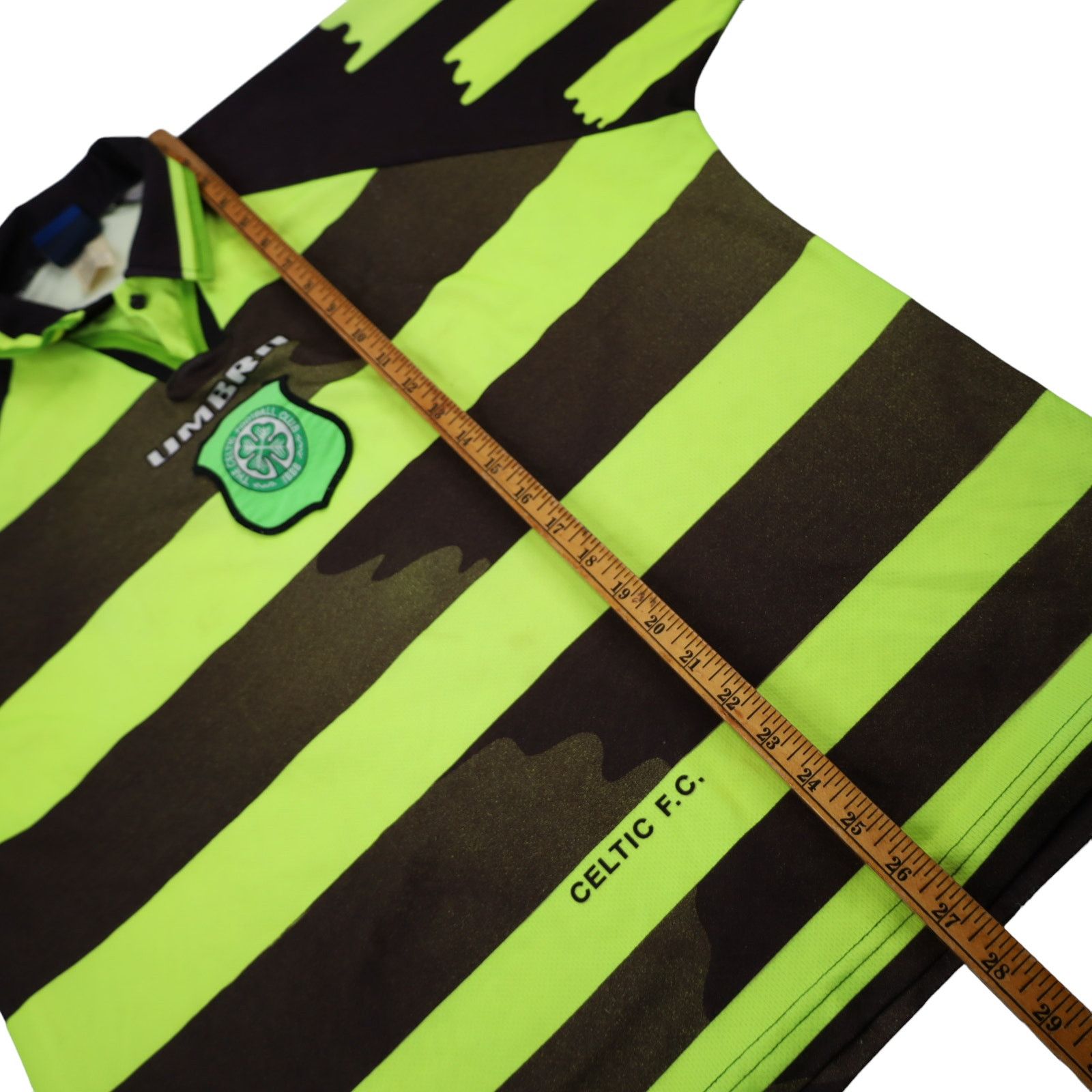Umbro × Vintage Vintage 1997-98 Umbro The Celtics F.C. Away Jersey Size US L / EU 52-54 / 3 - 8 Thumbnail