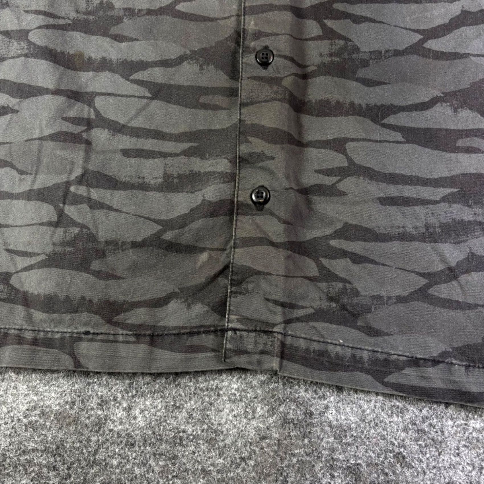Dickies Dickies Skateboarding Mens Medium Grey Tiger Stripe Camo Short Sleeve Shirt Size US M / EU 48-50 / 2 - 7 Thumbnail