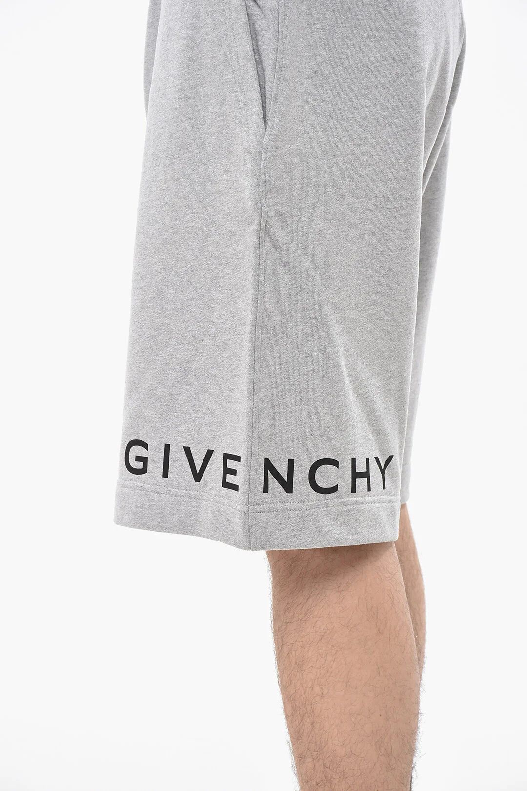 Givenchy og1mm0326 Solid Fleece Short in Grey Size US 28 / EU 44 - 3 Thumbnail