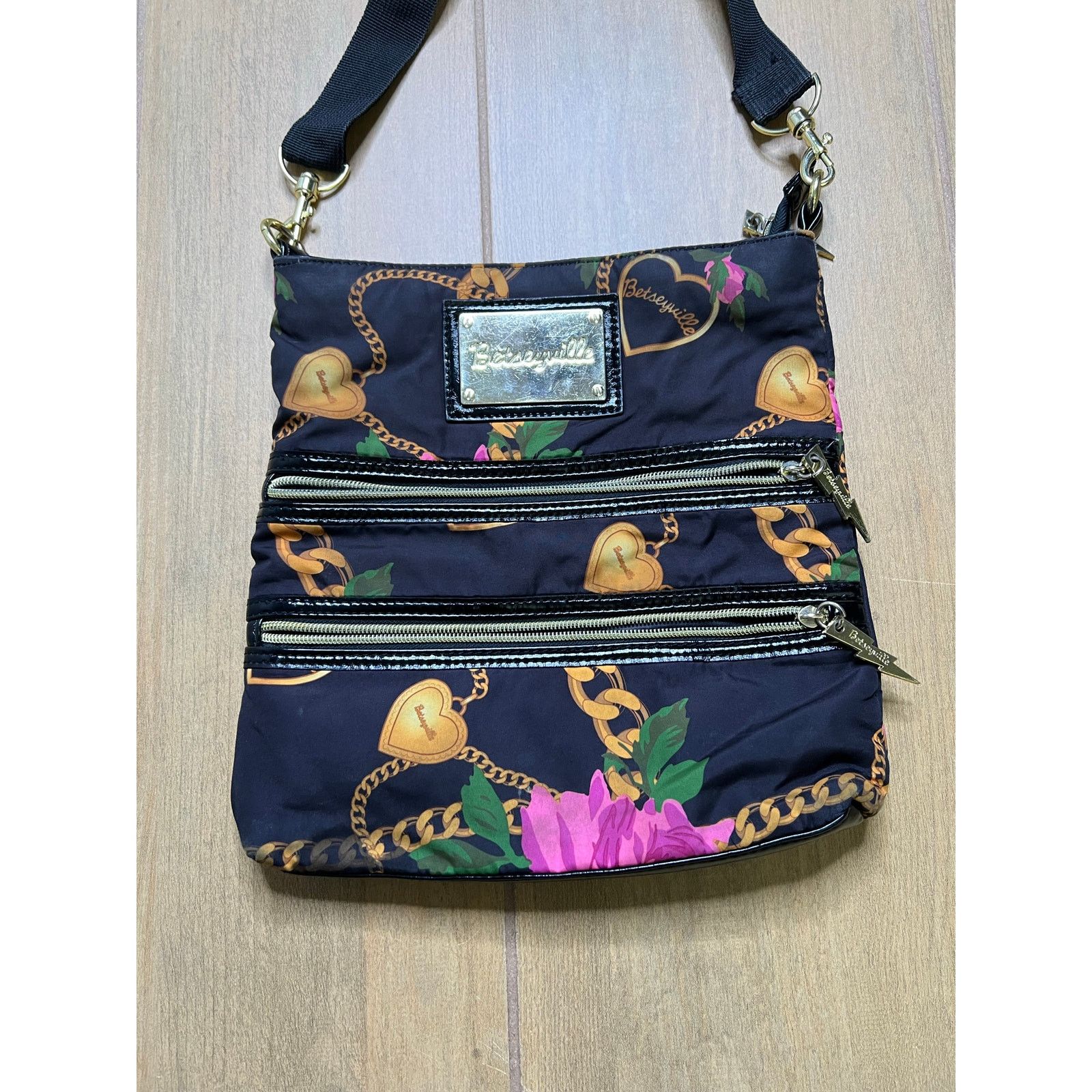 Betsey Johnson Betseyville Betsey Johnson Crossbody Bag Floral Heart Y2K Size ONE SIZE - 2 Thumbnail
