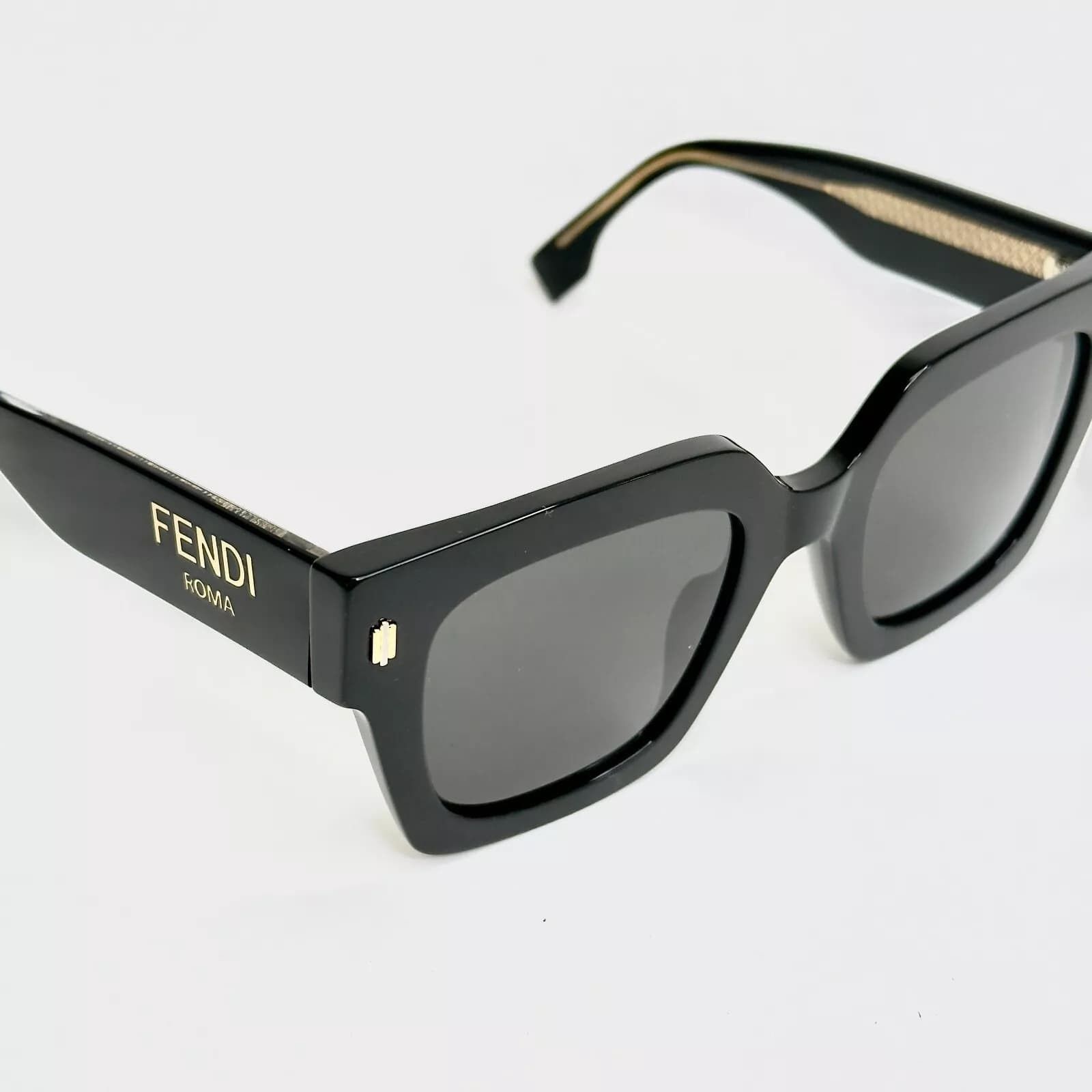 Fendi FENDI BOLD ROMA Crystal Bold 40101 FF Sunglasses FE40101I Size ONE SIZE - 6 Thumbnail