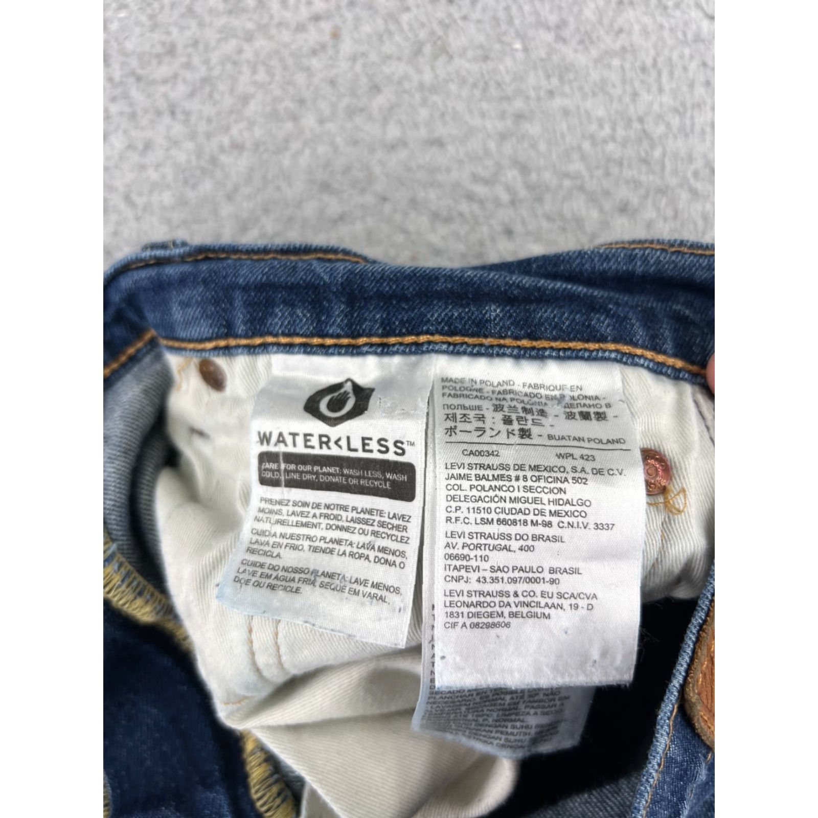 Levi's VINTAGE Levis Jeans Adult 31 Blue Denim 512 Premium Slim Tapered 30x29.5 Mens Regular Jeans Size US 31 - 7 Thumbnail