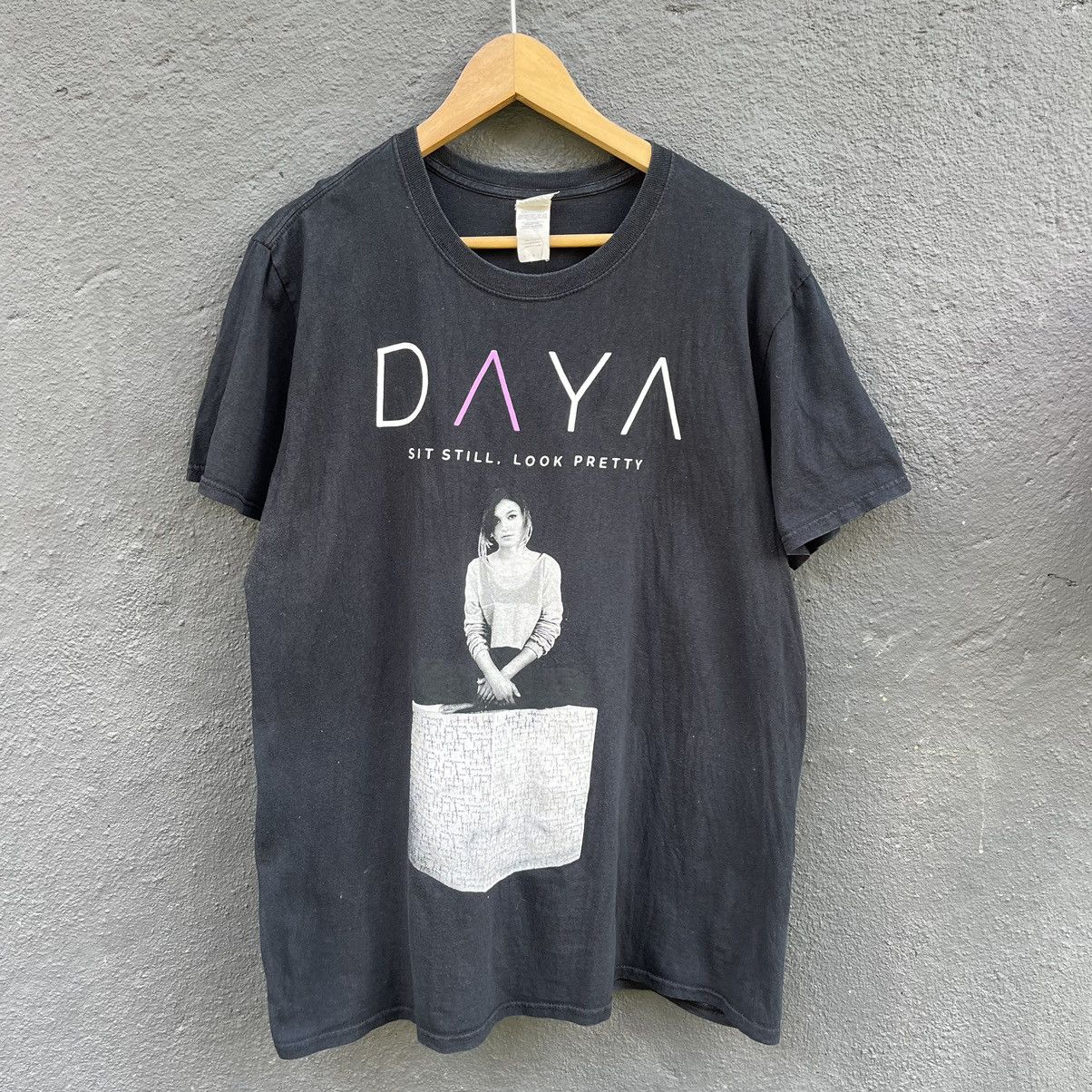 Band Tees Thrashed faded DAYA tour band tee Size US L / EU 52-54 / 3 - 1 Thumbnail