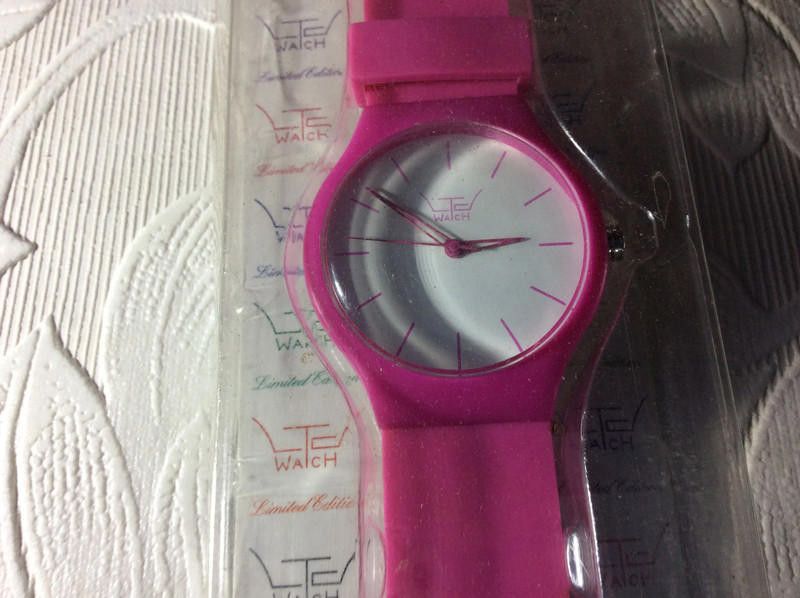 Designer LTd white Unisex dial pink plastic strap watch Size ONE SIZE - 4 Thumbnail