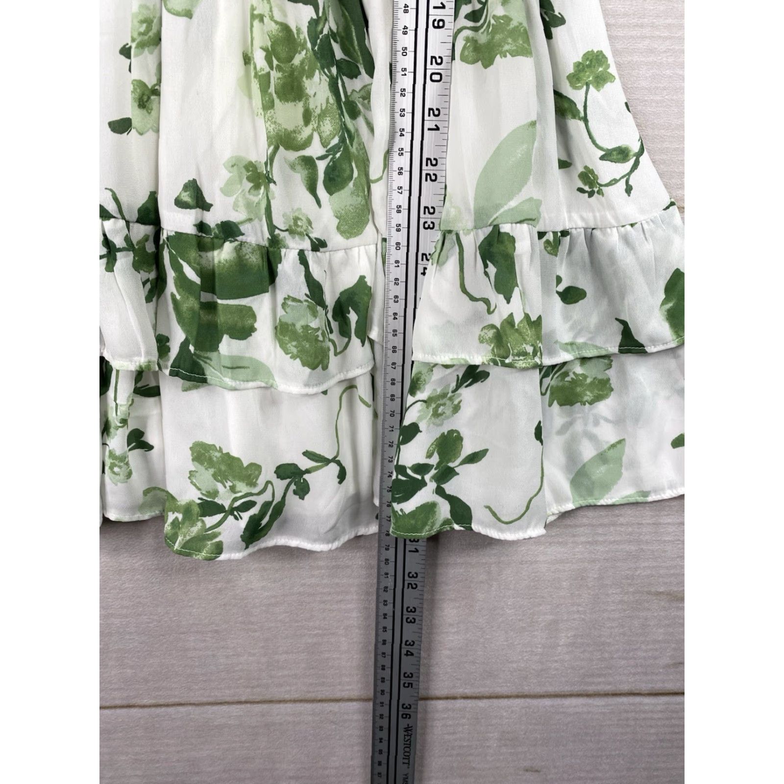 Abercrombie & Fitch Dress Short Sleeve Floral Ruffle V-Neck Petite Green  Multicolor Lined Smocked Mini