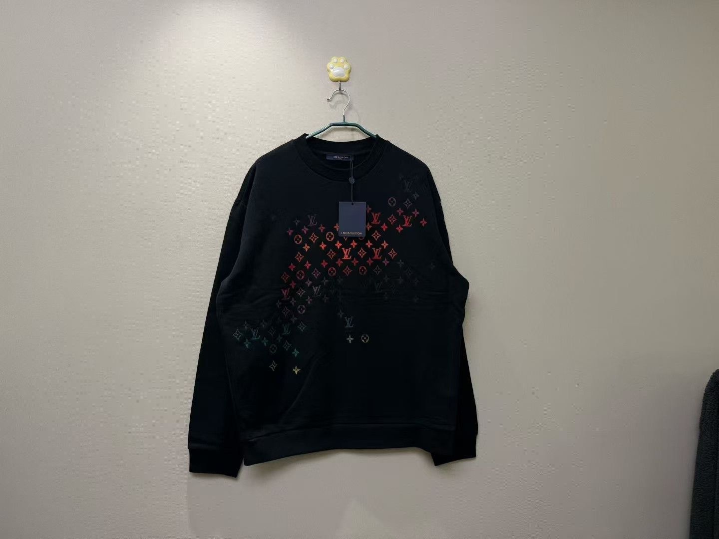 Louis Vuitton Louis Vuitton LV Embroidered Gradient Logo Hoodie Size US XXL / EU 58 / 5 - 1 Thumbnail