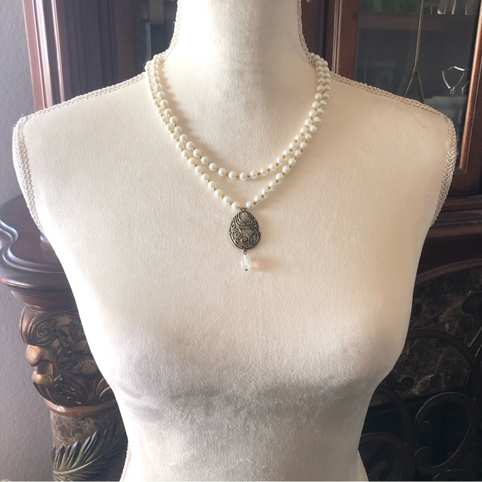Handmade Handcrafted white Pearl genuine almandine garnet necklace Size ONE SIZE - 4 Thumbnail