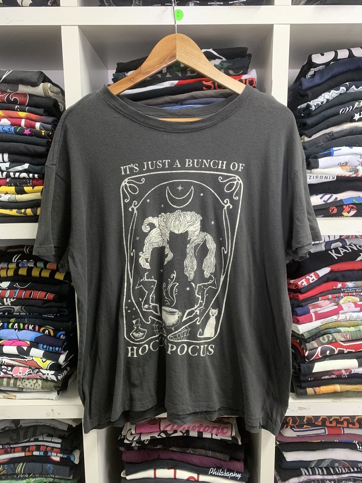 Disney × Vintage Hocus Pocus Movie by Disney Size US XL / EU 56 / 4 - 1 Thumbnail