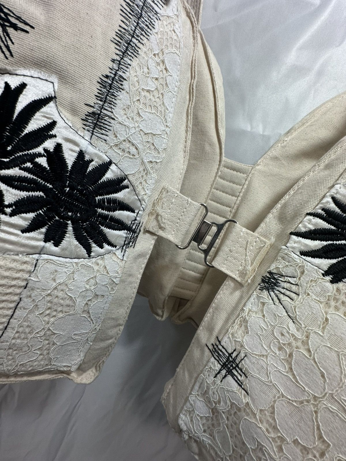 Who Decides War Who Decides War Vest Bag Size ONE SIZE - 6 Thumbnail