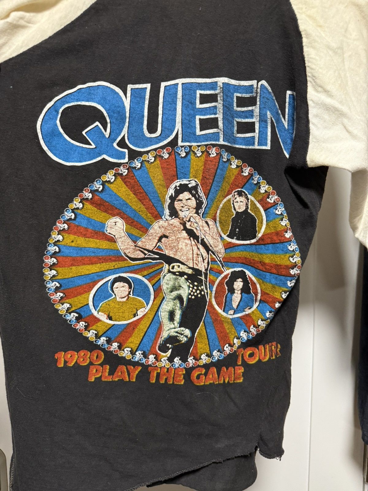 Vintage Super rare 1980 Queen Play The Game Tour raglan shirt Size US L / EU 52-54 / 3 - 4 Thumbnail