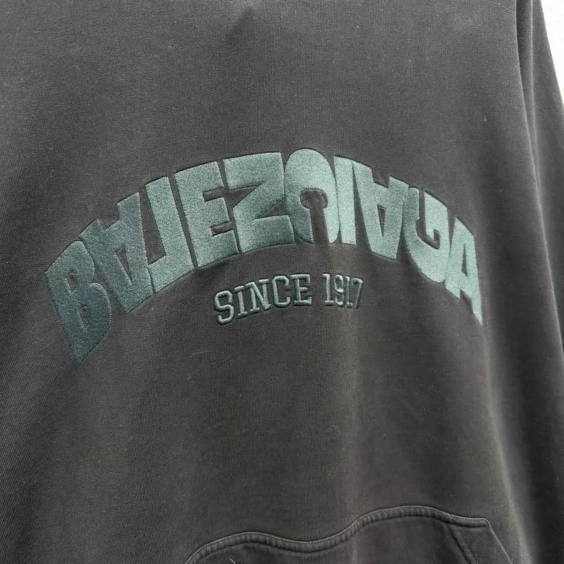 Balenciaga Balenciaga Black Brown Inverted Logo Embroidered Hoodie Size US S / EU 44-46 / 1 - 3 Thumbnail