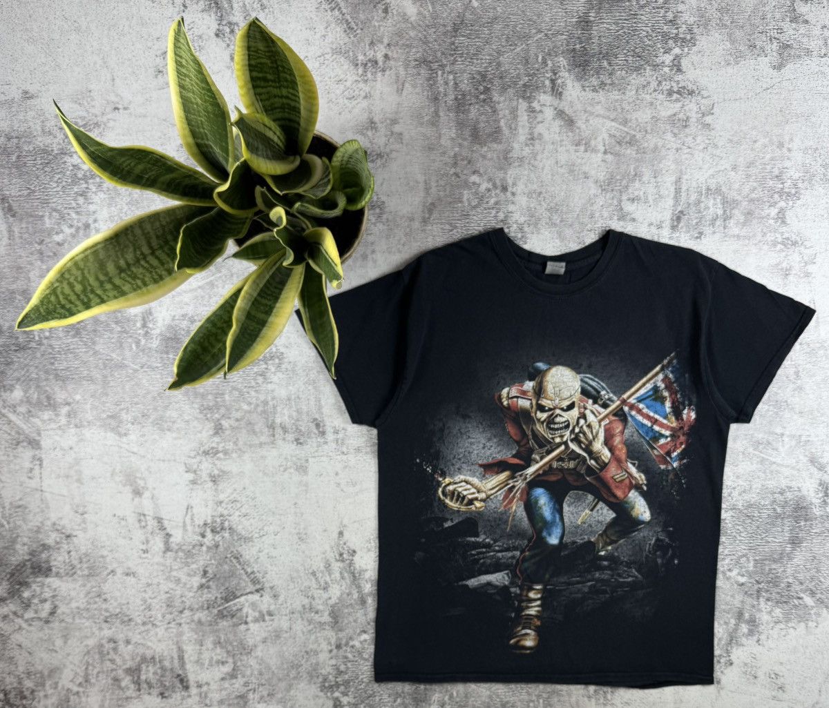 Iron Maiden Iron Maiden 00s The Trooper Rock Tour Rap Faded Merch Devil Band T Shirt Jersey Size US L / EU 52-54 / 3 - 1 Thumbnail