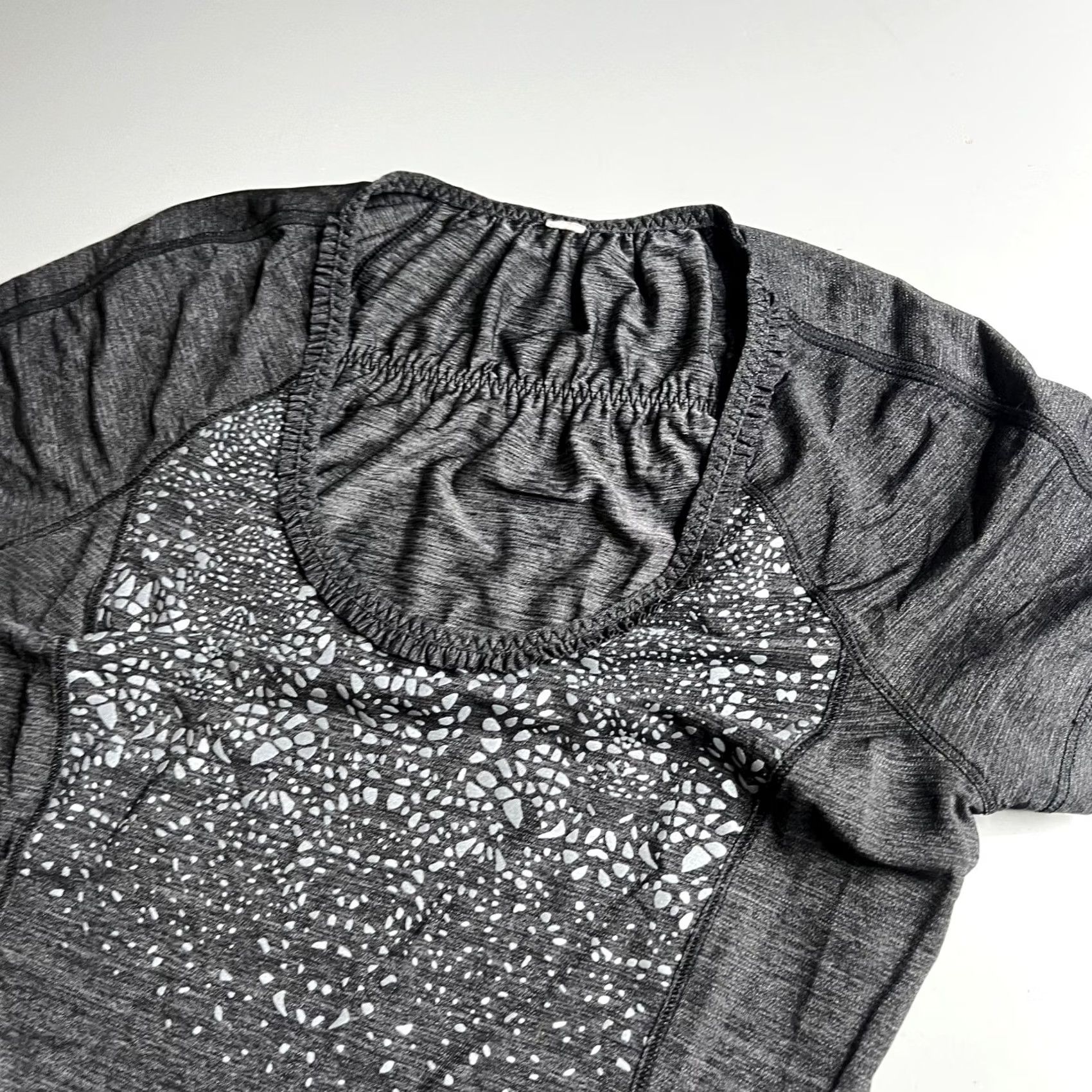 Lululemon Lululemon Run Dash Tee Gray Heathered Short Sleeve Running Shirt Women Size 4 Size S / US 4 / IT 40 - 7 Thumbnail