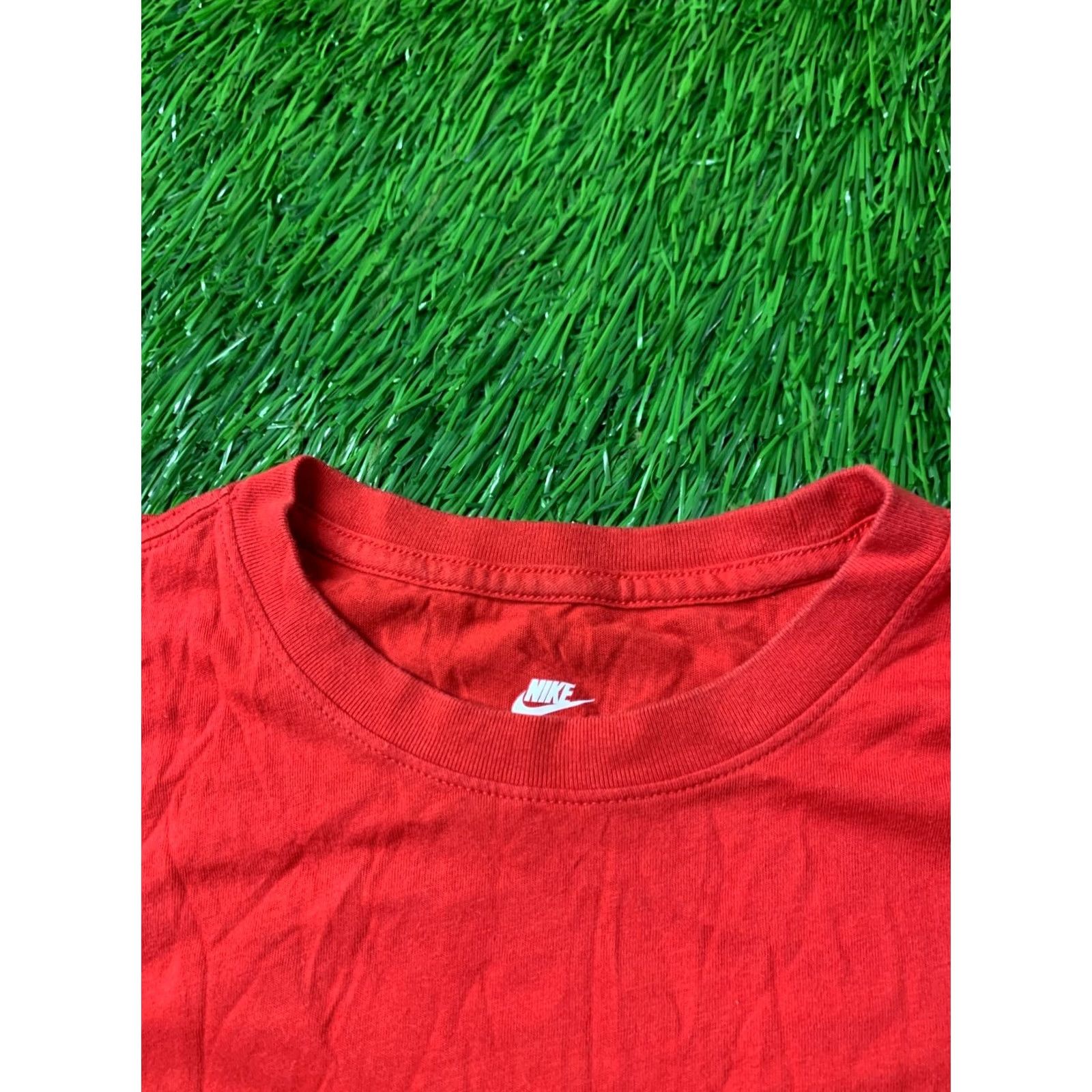 Nike Nike Club Embrd T-Shirt Men XS Jersey Red 2021 The Nike Tee Embroidered Club Embrd, 100% Cotton, Short Sleeve, Crew Neck, Solid, Regular Fit, Size XS Size US XS / EU 42 / 0 - 5 Thumbnail