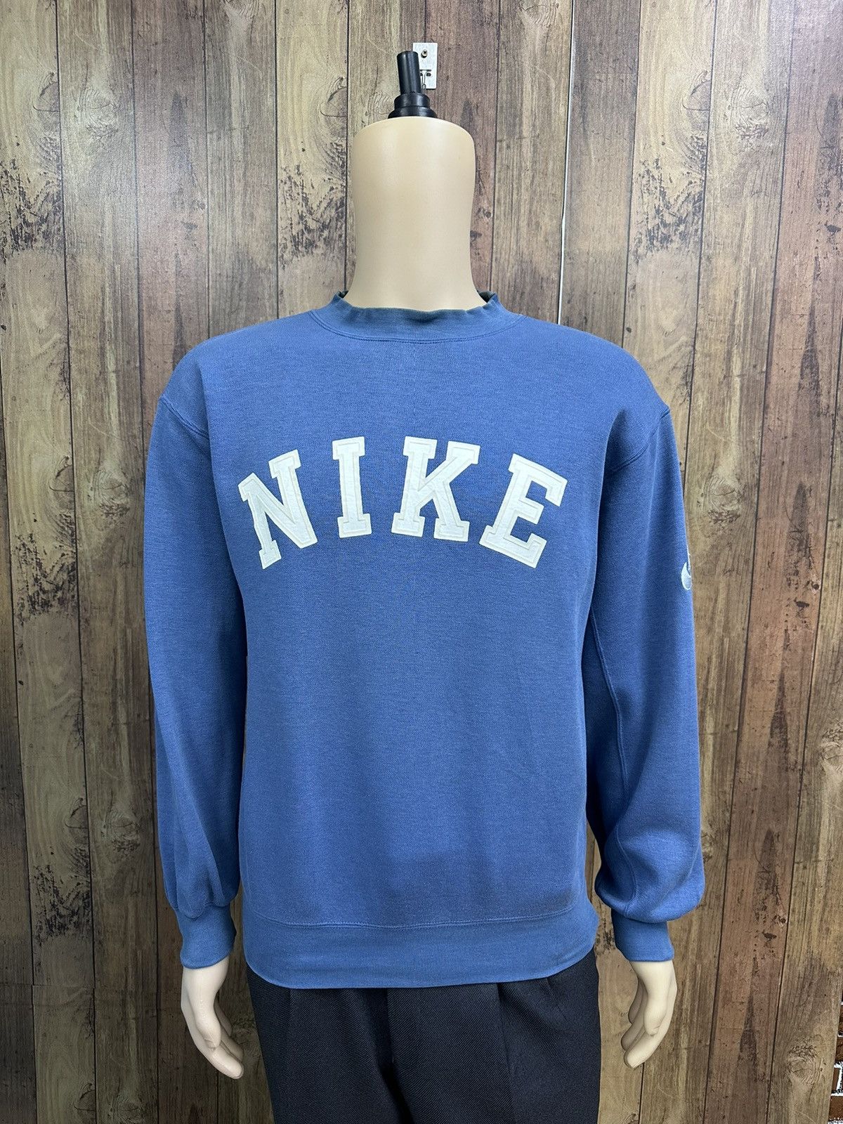 Nike Rare Nike Spellout Crewneck Faded Vintage Z59 Size US M / EU 48-50 / 2 - 1 Thumbnail