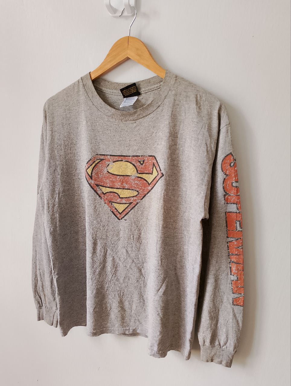 DC Comics Vintage SUPERMAN Ripped Shredded Logo Spellout l/s Tee Size US M / EU 48-50 / 2 - 3 Thumbnail