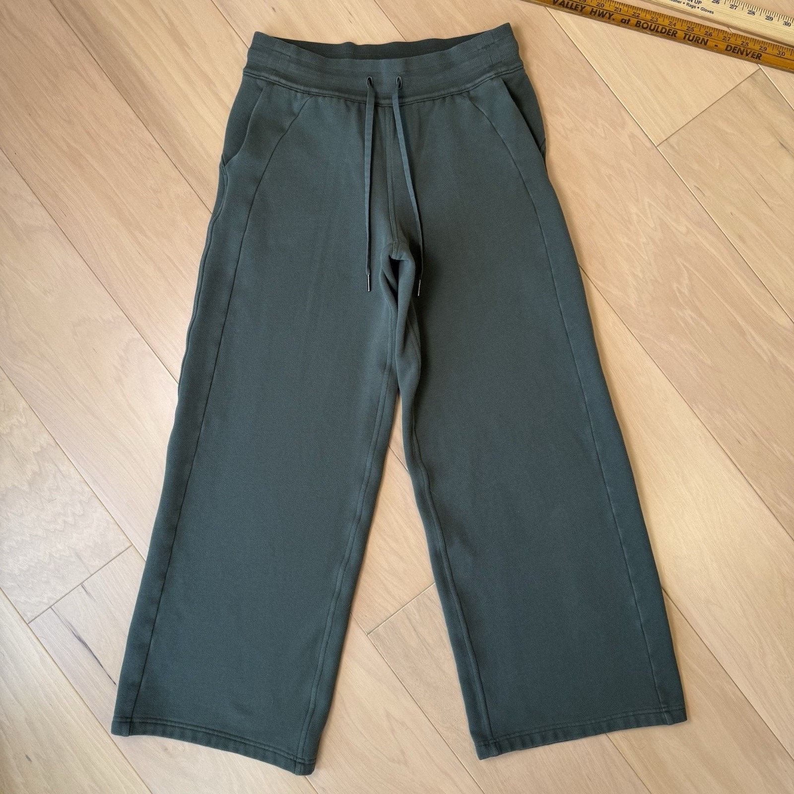 Lululemon Lululemon Scuba Mid Rise Wide Leg Sweatpants Women's 6 Green Size 28" / US 6 / IT 42 - 2 Thumbnail