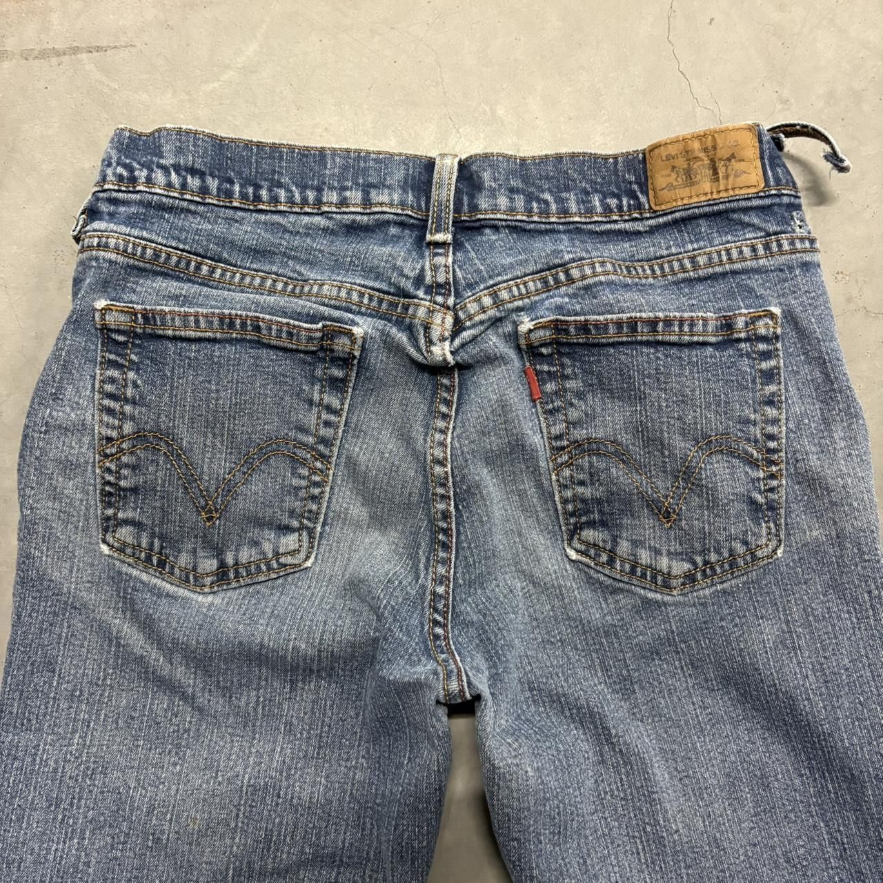 Vintage Crazy Vintage Y2K/2000s Levis Bootcut Dark Wash Denim Jeans! Size US 28 / EU 44 - 5 Thumbnail