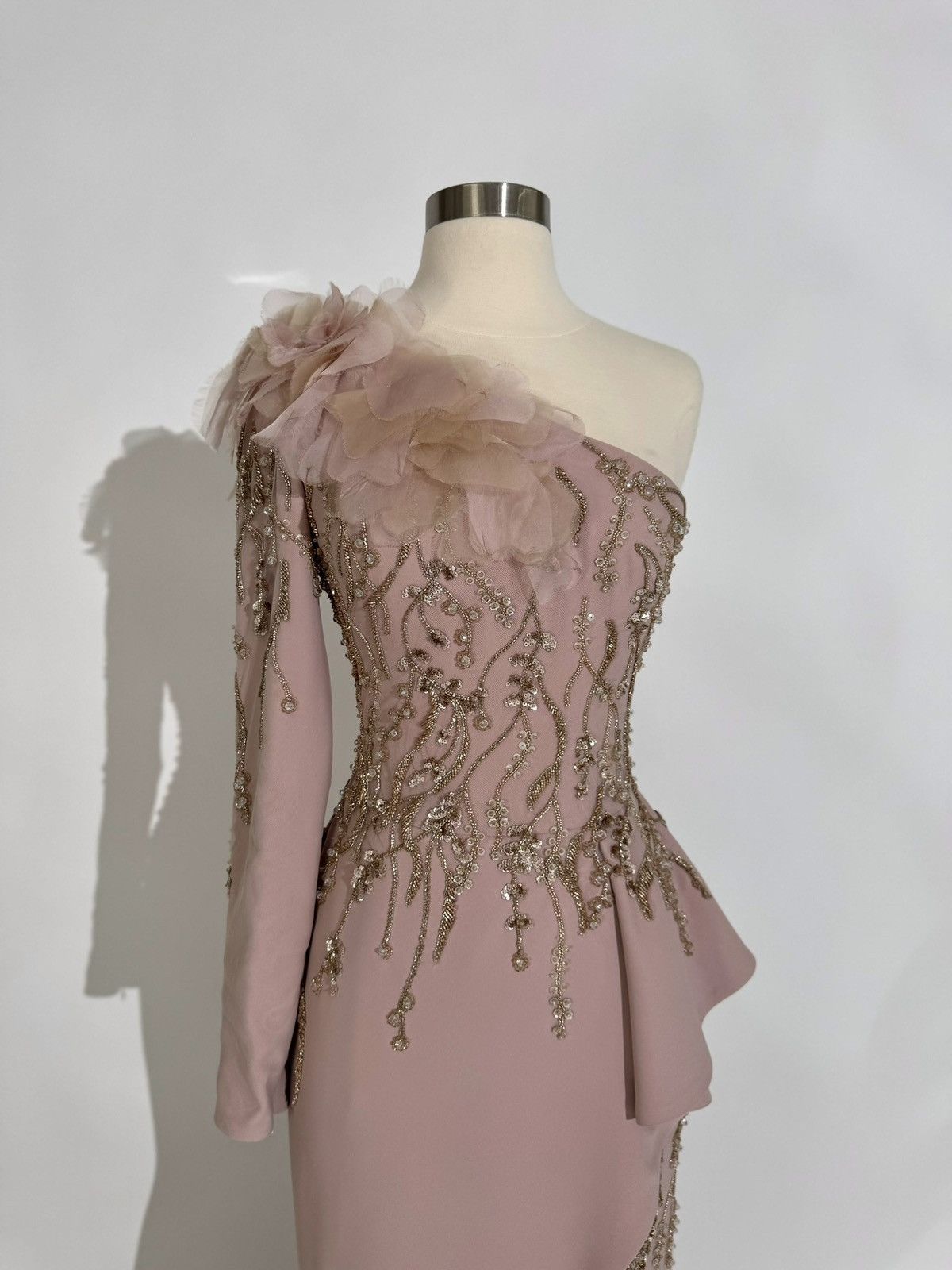 Other Brand New US 6 Tony Ward One Shoulder Gown with Gold Beading Size M / US 6-8 / IT 42-44 - 4 Thumbnail
