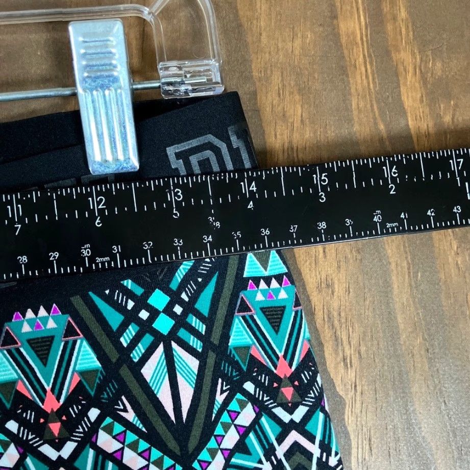 Vintage VINTAGE PINK Victoria's Secret Womens Leggings Black Geometric Ultimate Large Waist 28 In Capri Athletic Yoga Casual Lounge Mens? Size 28" / US 6 / IT 42 - 4 Thumbnail