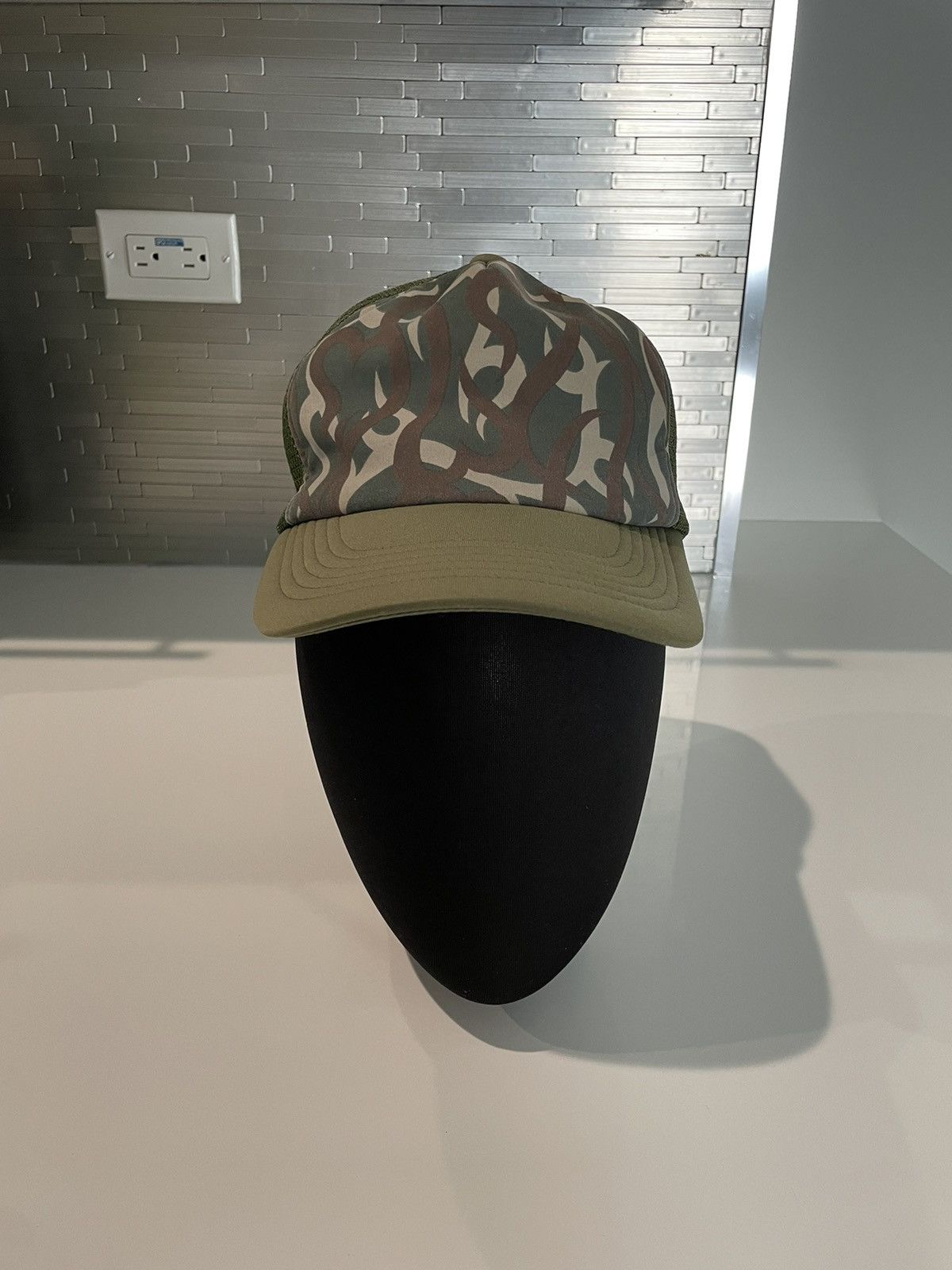 image of Number N Ine Number Nine 2004Aw Tribal Heart Camo Trucker Hat in Green, Men's