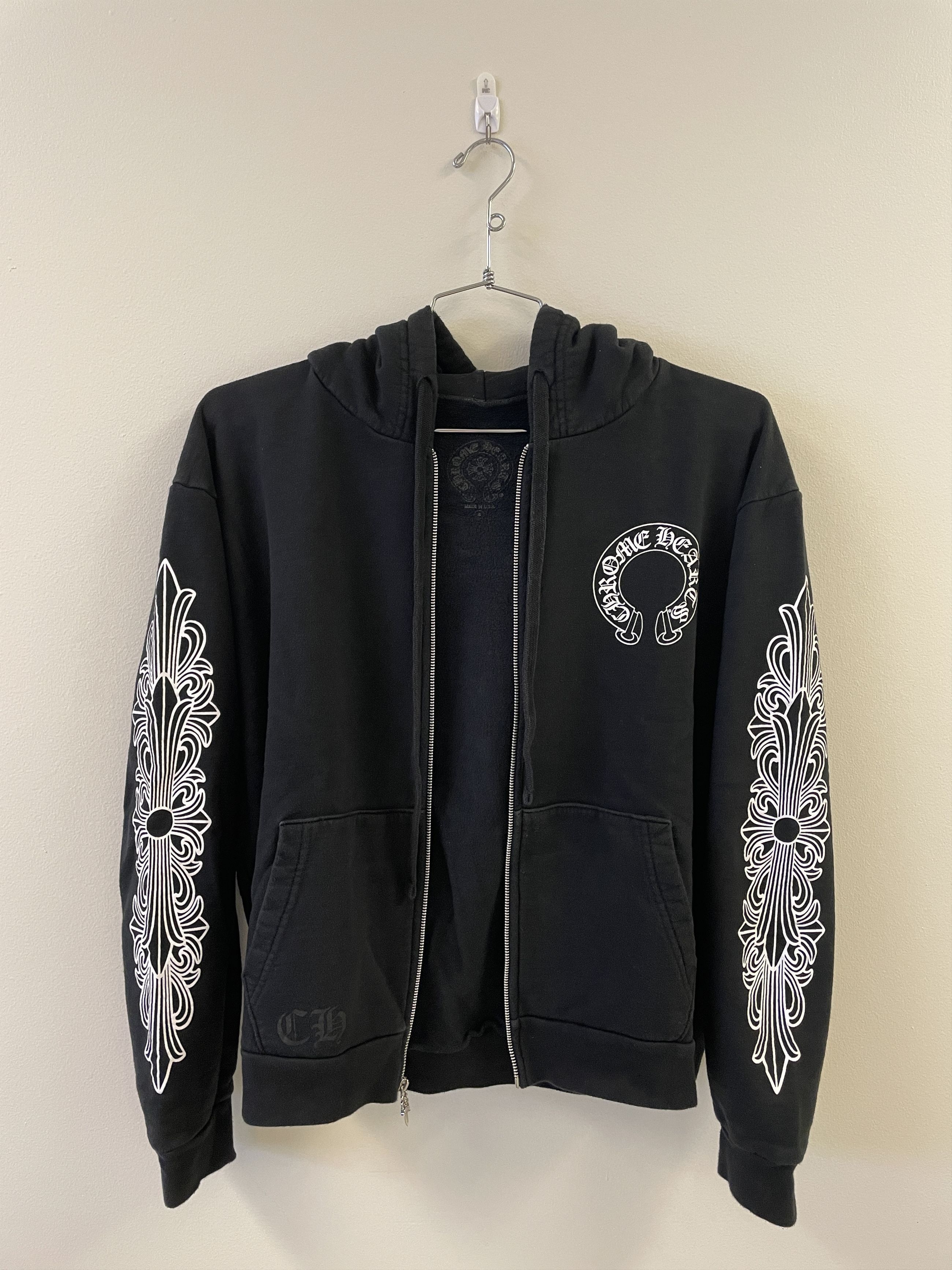 【クロムハーツ】Chrome Hearts Horseshoe Floral Hoodie Black PhotoMar212024_30420PM.jpg?v=