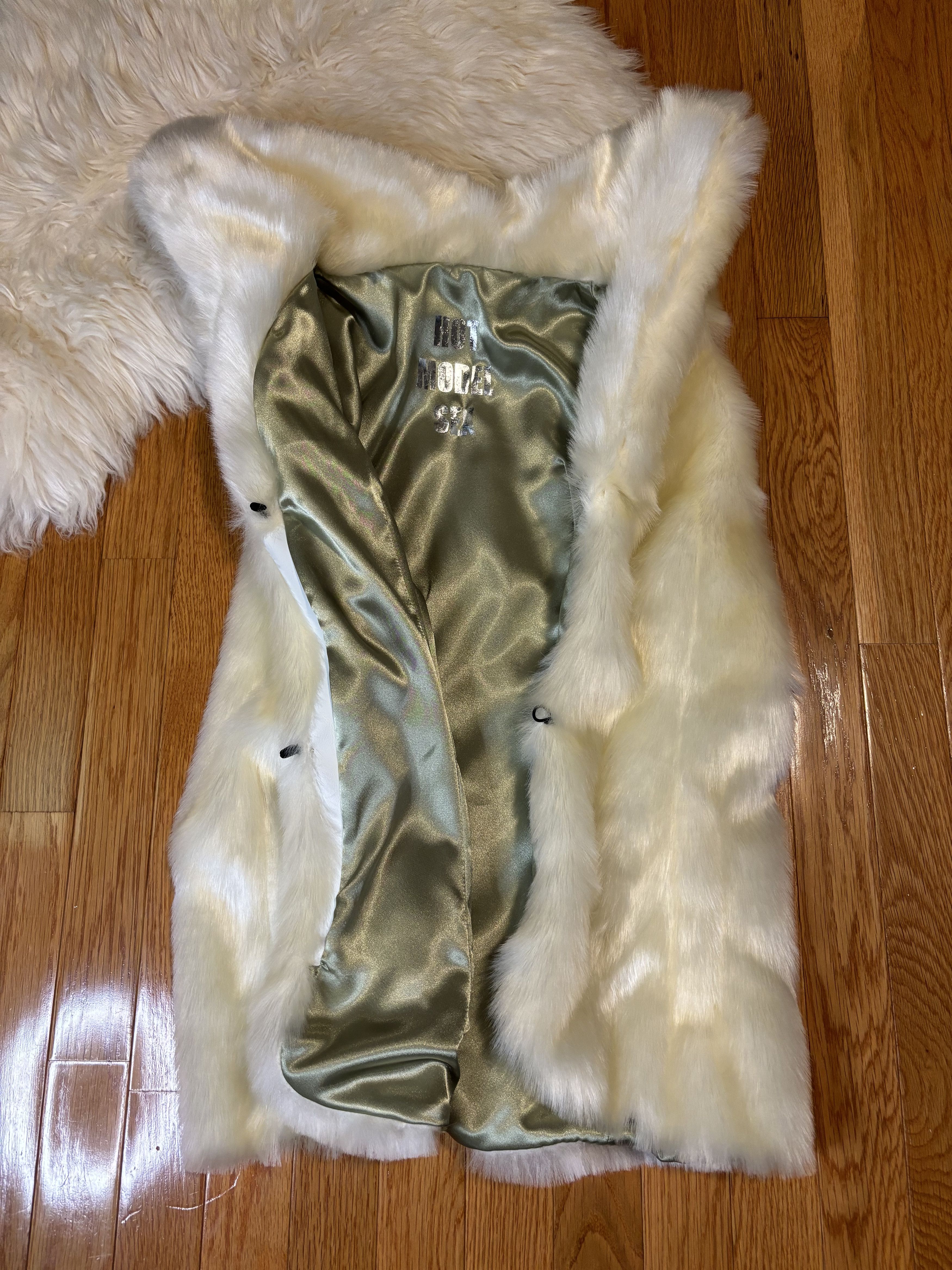 Hot Model Sex COLLECTION ONE FUR VEST Size US L / EU 52-54 / 3 - 1 Thumbnail