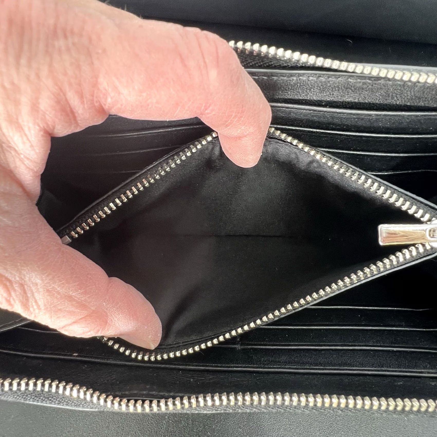 Coach VINTAGE Coach Wallet Black Leather Zip-Around One Size Women Girls Mens Reattached Zipper Pull Size ONE SIZE - 6 Thumbnail