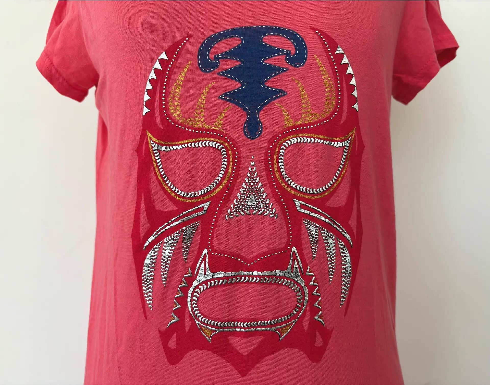 Le Grande Bleu (L.G.B.) LGB Women's Red Mask Decorative T-shirt Ｑ21 Size M / US 6-8 / IT 42-44 - 6 Thumbnail
