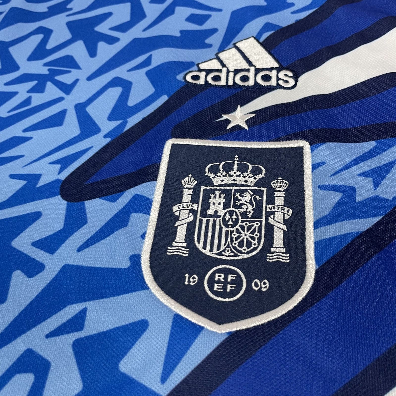 Adidas Adidas Men's Blue Spain Icon Goalkeeper Soccer Jersey Small Size US S / EU 44-46 / 1 - 2 Thumbnail