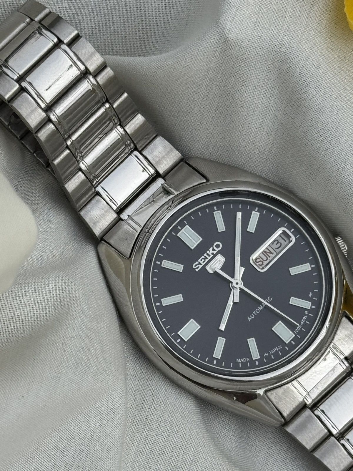 Seiko Seiko 5 7009-Japan Auto |Black Dial | Day & Date mens watch Size 36 - 2 Thumbnail