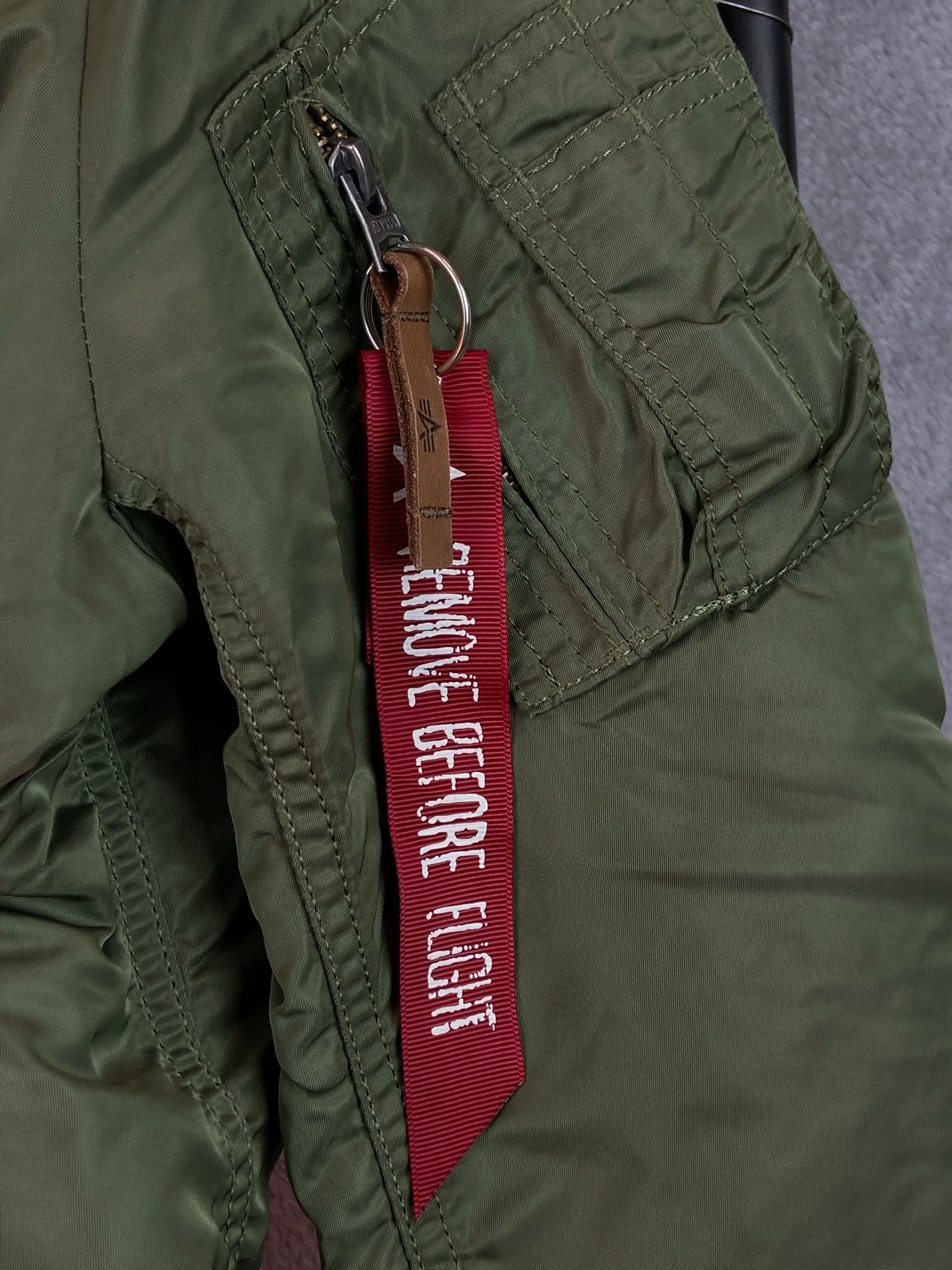 Alpha Industries Jacket Alpha Industries khaki vintage high end Size US S / EU 44-46 / 1 - 3 Thumbnail