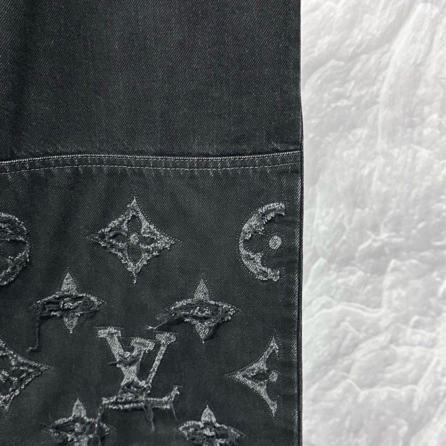Louis Vuitton Louis Vuitton SS26 Distressed Logo Denim Pants Size US 30 / EU 46 - 3 Thumbnail
