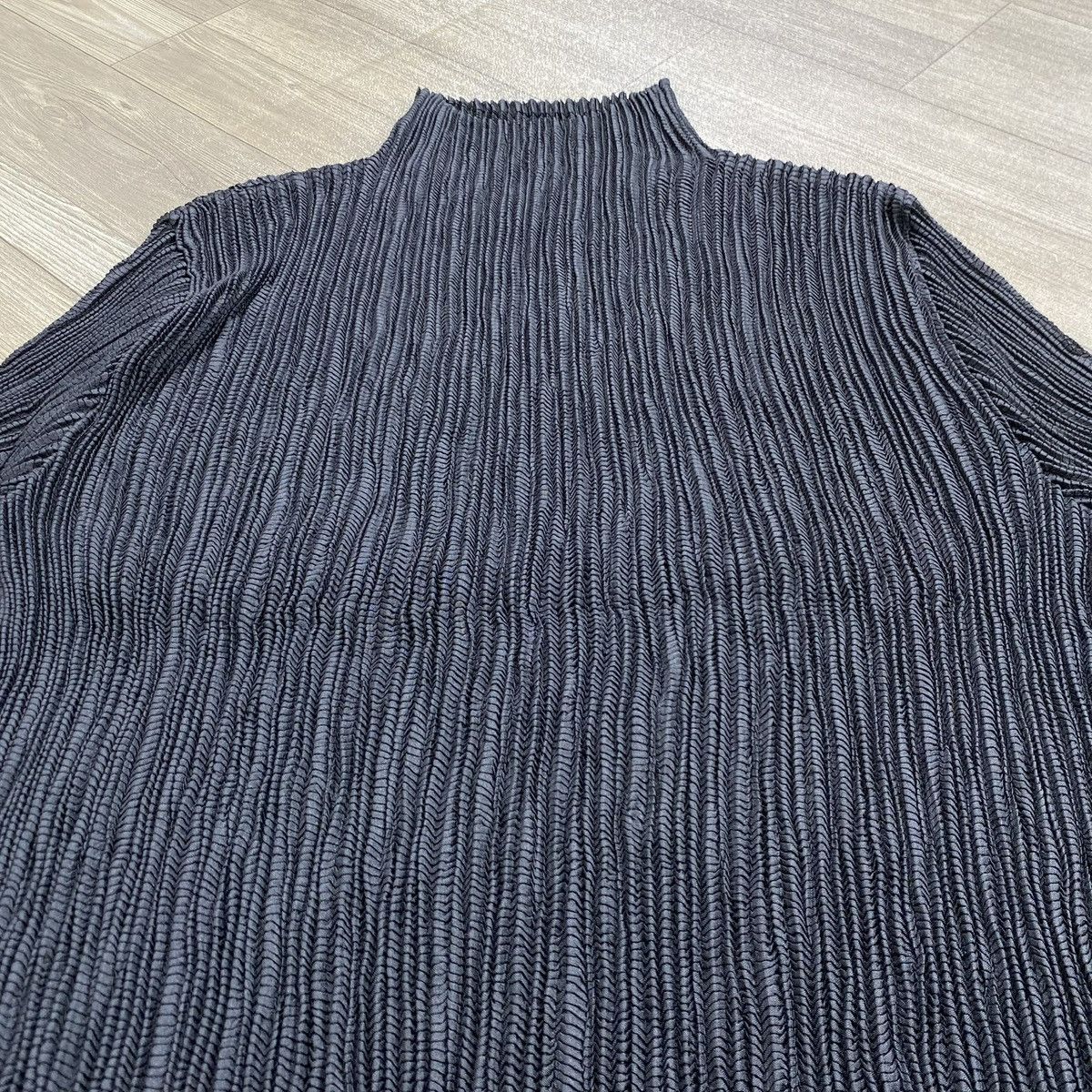 Issey Miyake 2000s Issey Miyake Specchio Pleats Architectural Top Black Size M / US 6-8 / IT 42-44 - 4 Thumbnail
