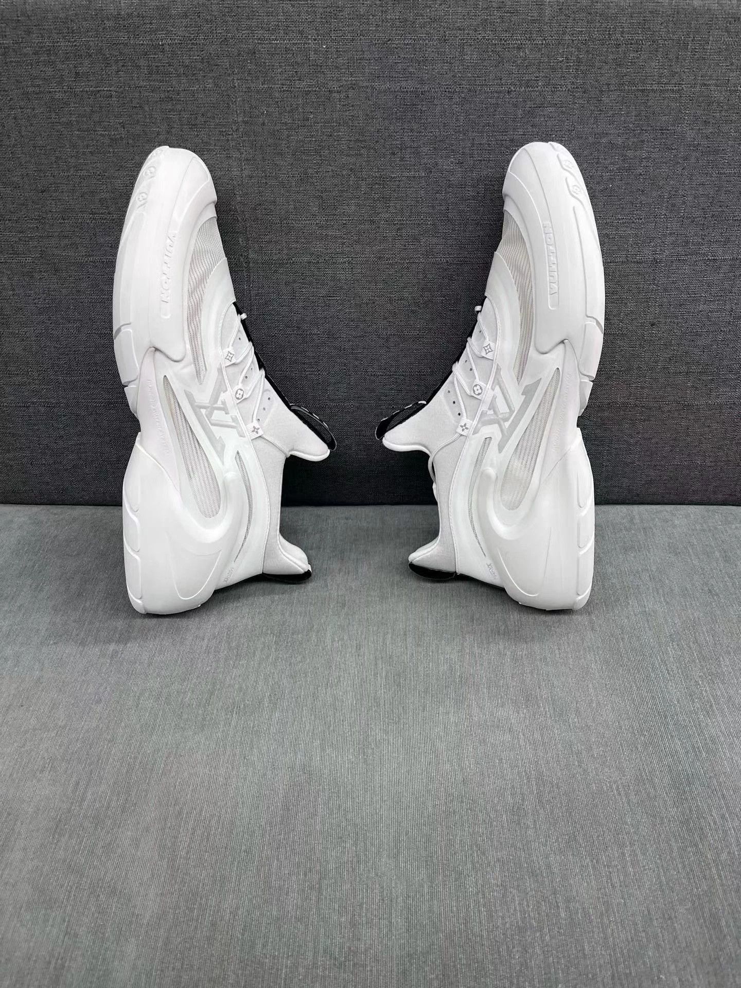 Louis Vuitton LOUIS VUITTON AC Round Toe Low Top Sneakers US9 99N Size US 9 / EU 42 - 4 Thumbnail