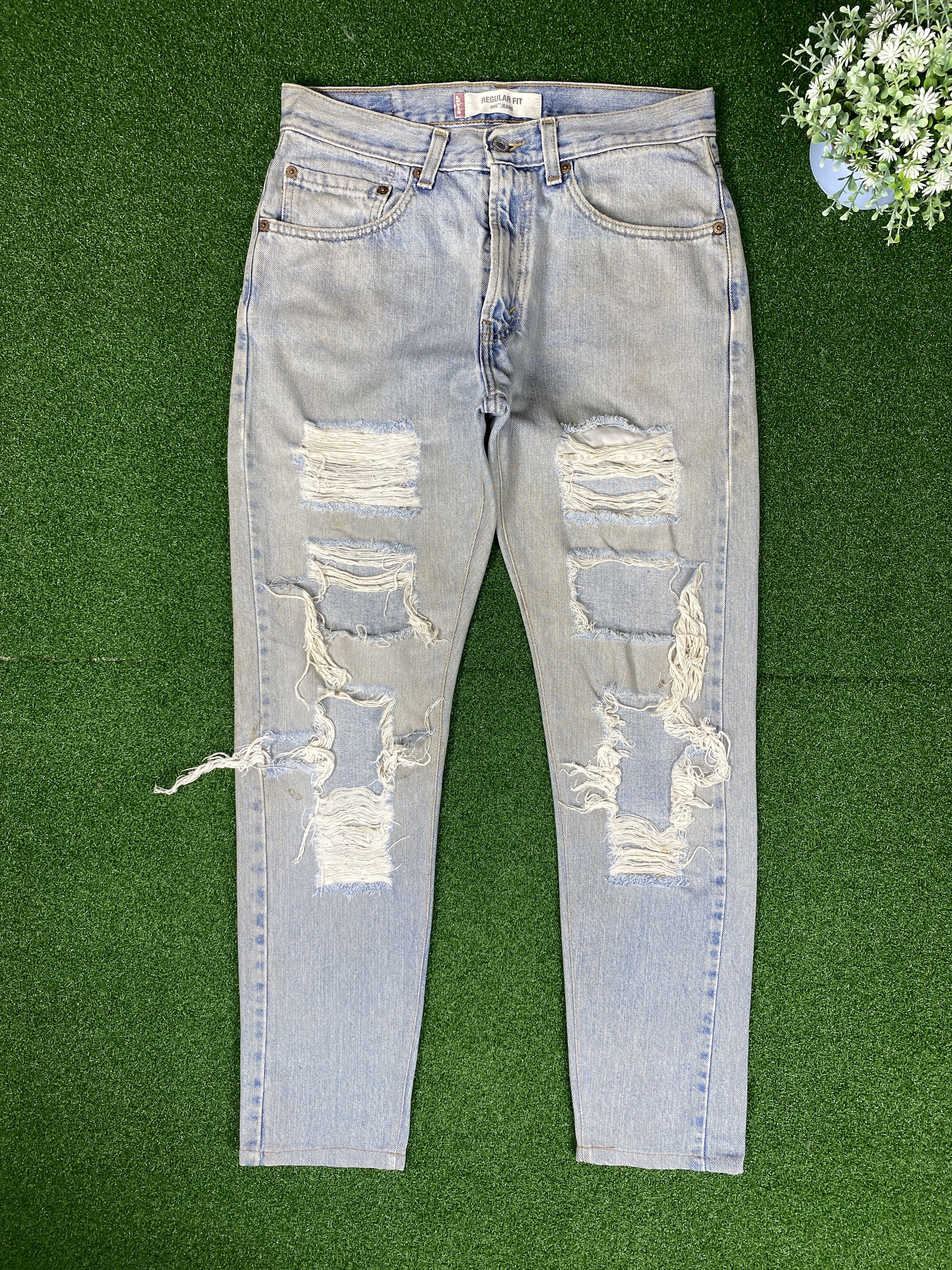 Levi's × Vintage Vintage Levi's 505 Distressed Denim Mid wash Jeans Size US 31 - 1 Thumbnail