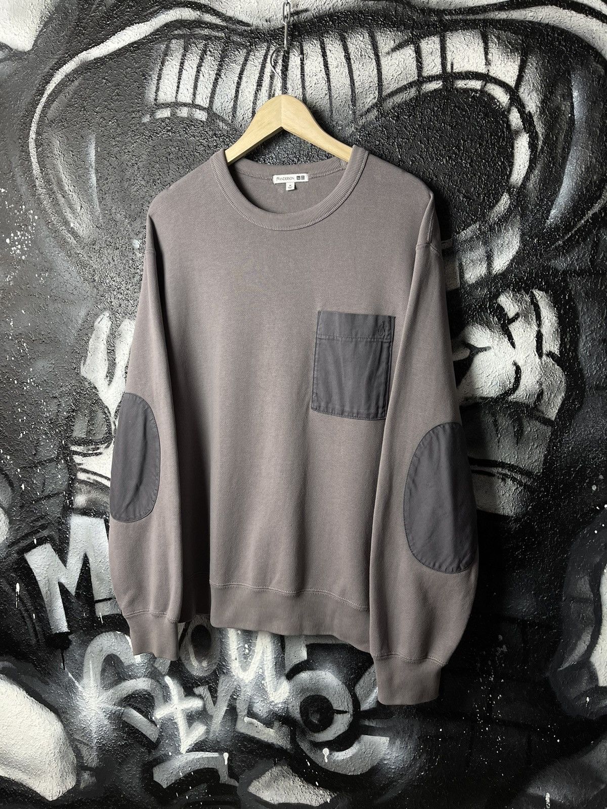 JW Anderson × Uniqlo Uniqlo x J.W. Anderson Pocket Sweatshirt Men’s Size M Size US M / EU 48-50 / 2 - 2 Thumbnail