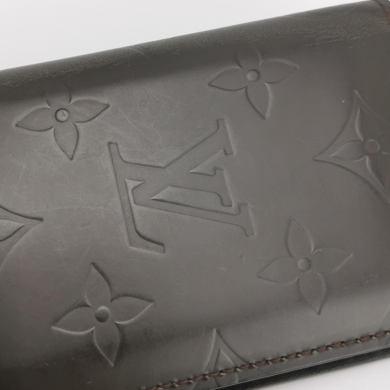 Louis Vuitton Louis Vuitton (LV) Cowhide Letter Logo Folding Card Holder Size ONE SIZE - 8 Thumbnail