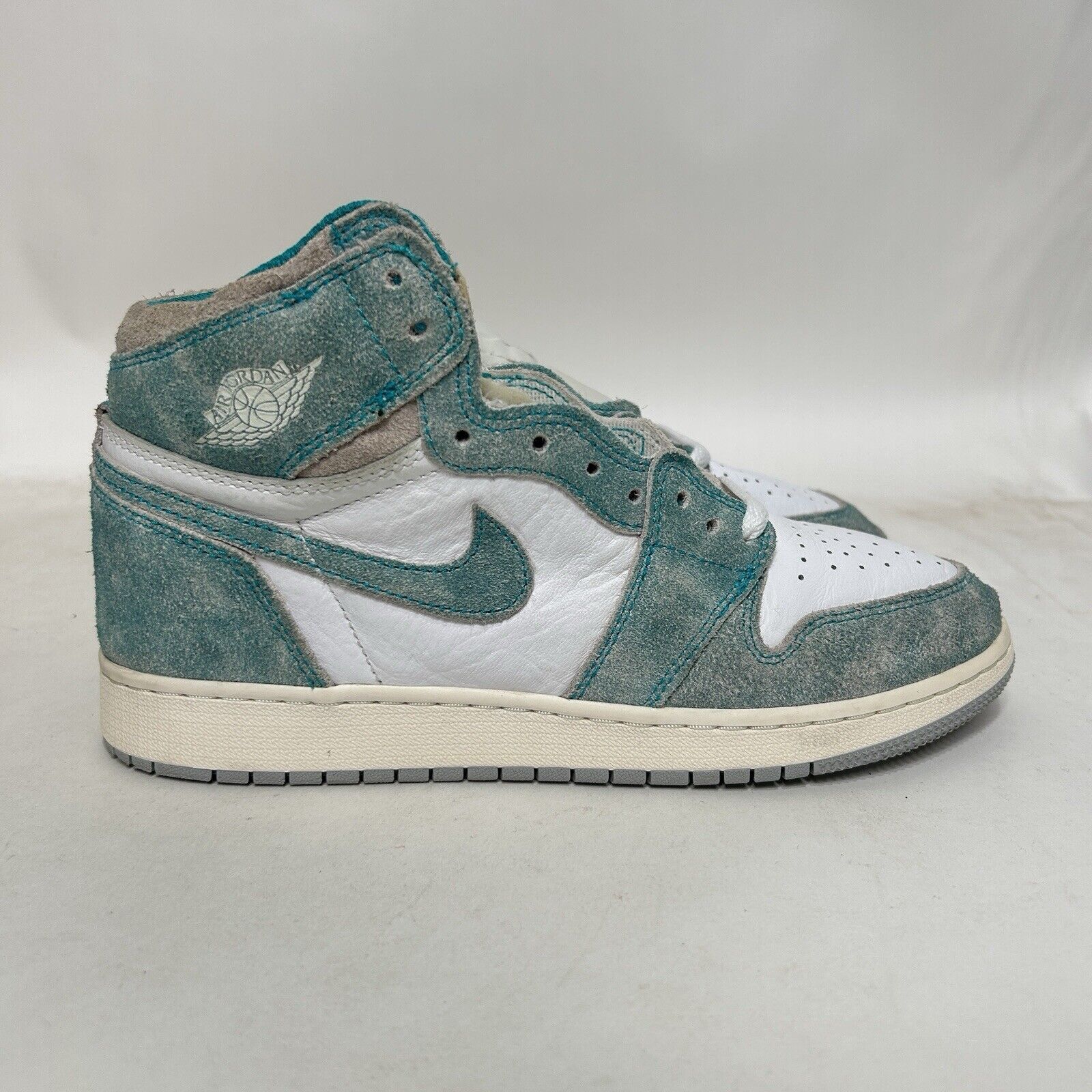 Jordan Brand Nike Shoes Air Jordan 1 Retro High OG GS “Turbo Green” 2024 Size US 8.5 / IT 38.5 - 4 Thumbnail