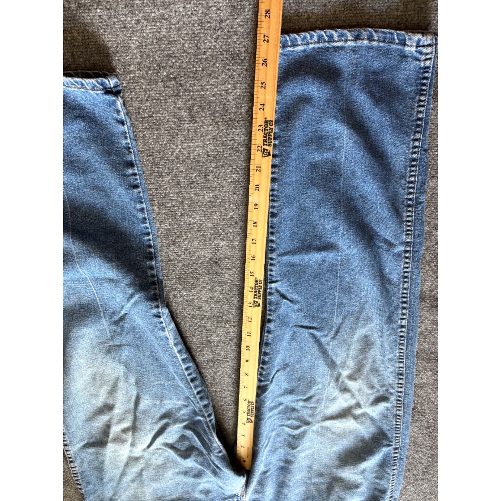 Wrangler Wrangler Jeans Mens 41 x 28 Blue Denim Straight Relaxed Regular Cowboy USA Mens Size US 41 - 2 Thumbnail