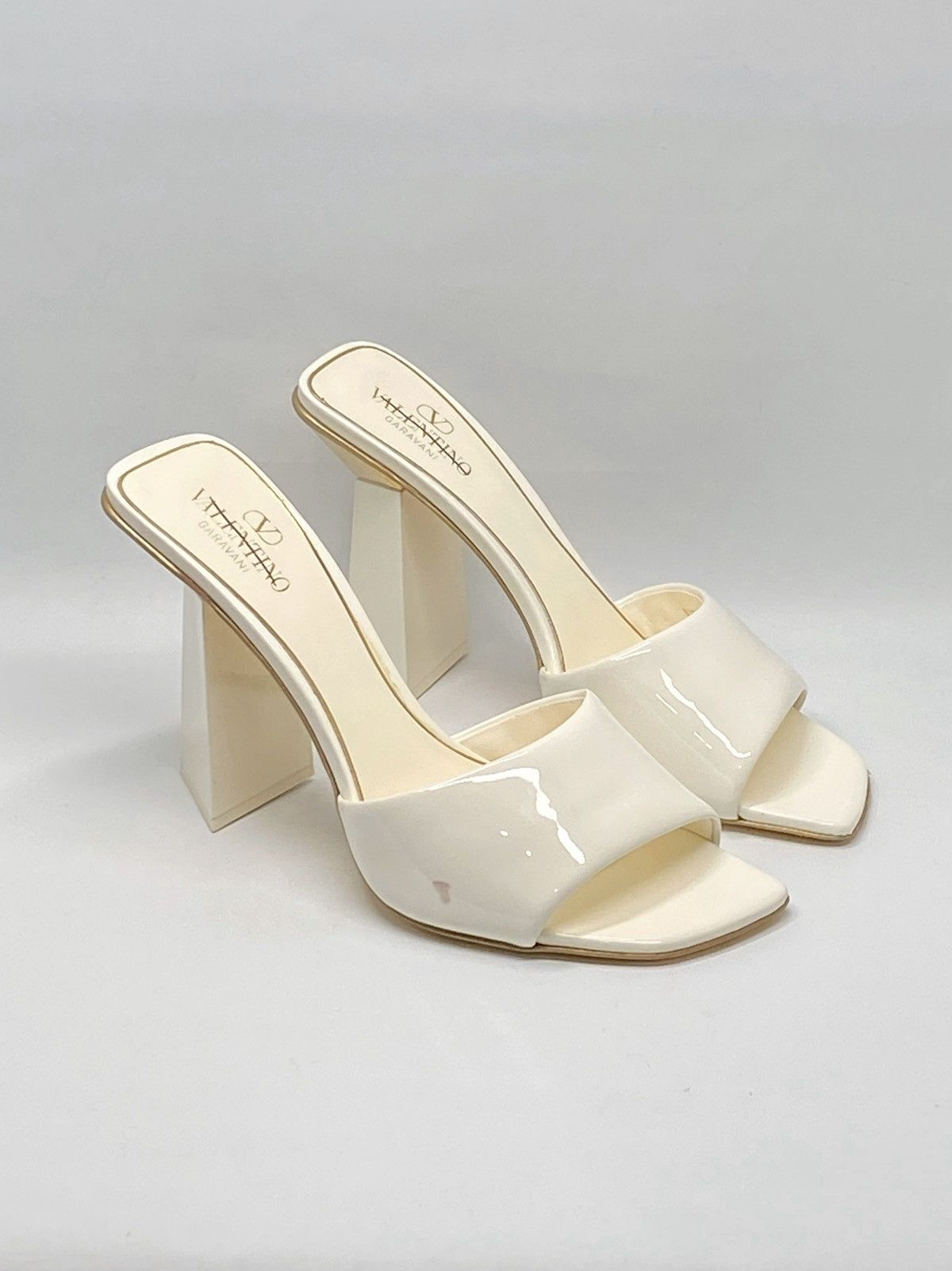 Valentino Valentino Garavani One Stud patent Leather Sandals size 38.5 Size US 8.5 / IT 38.5 - 3 Thumbnail