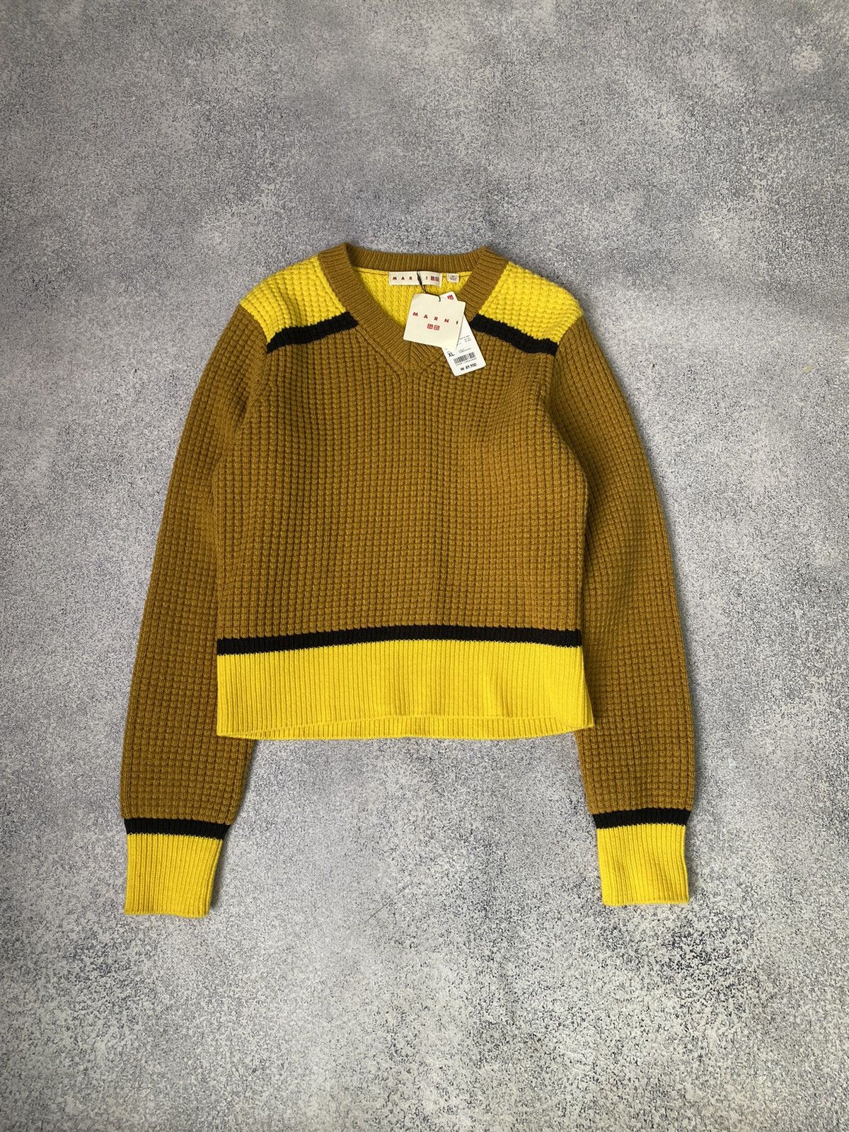 Marni × Uniqlo × Vintage FW22 Knitted Marni x Uniqlo Vneck Cropped Women’s Sweater Size XL / US 12-14 / IT 48-50 - 2 Thumbnail