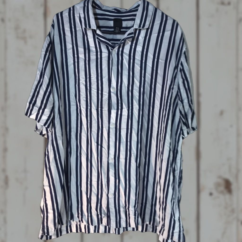 H&M H&M Blu/Wht Striped Button-Up Mens Size 2X X-Soft India Shirt Casual Workwear 100% Viscose Rayon Button-Up Regular Short Sleeve Blu/Wht Mens 2X Size US XXL / EU 58 / 5 - 1 Thumbnail
