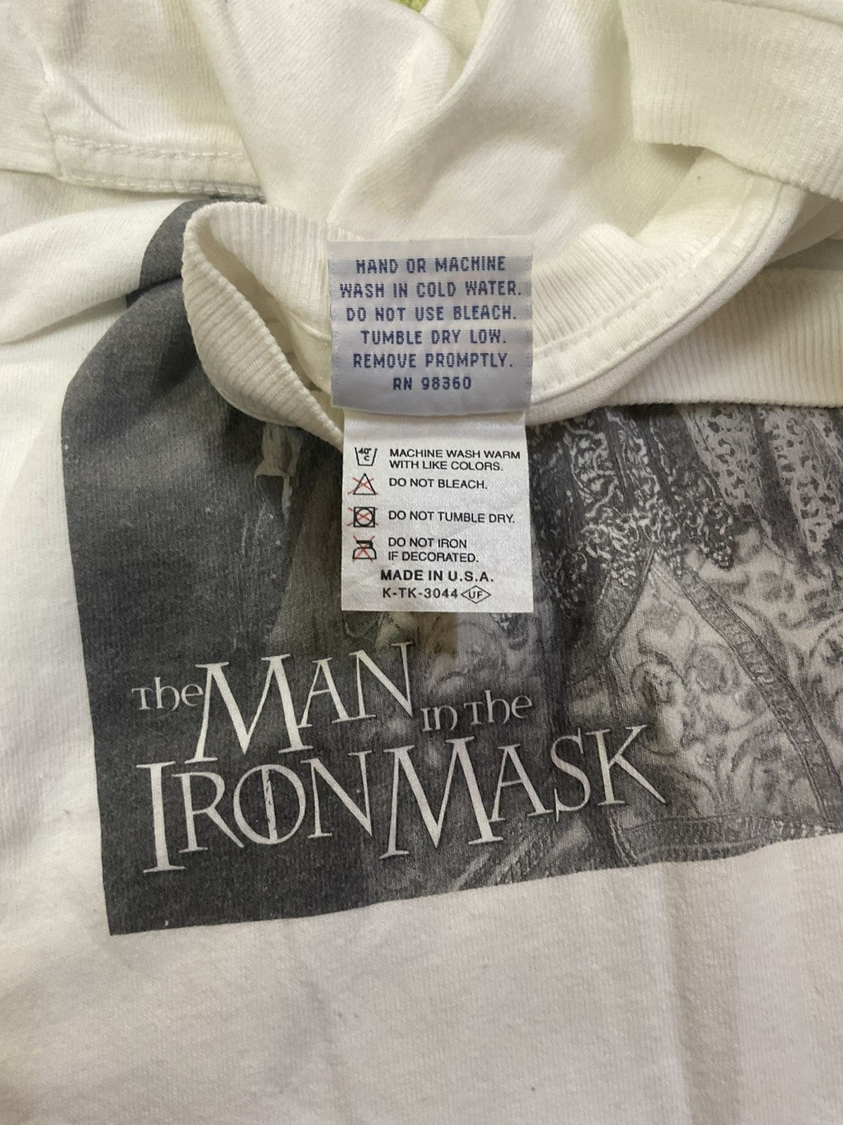 Other Vintage 90s Man In The Iron Mask Tshirt Leonardo DiCaprio Size US S / EU 44-46 / 1 - 5 Thumbnail