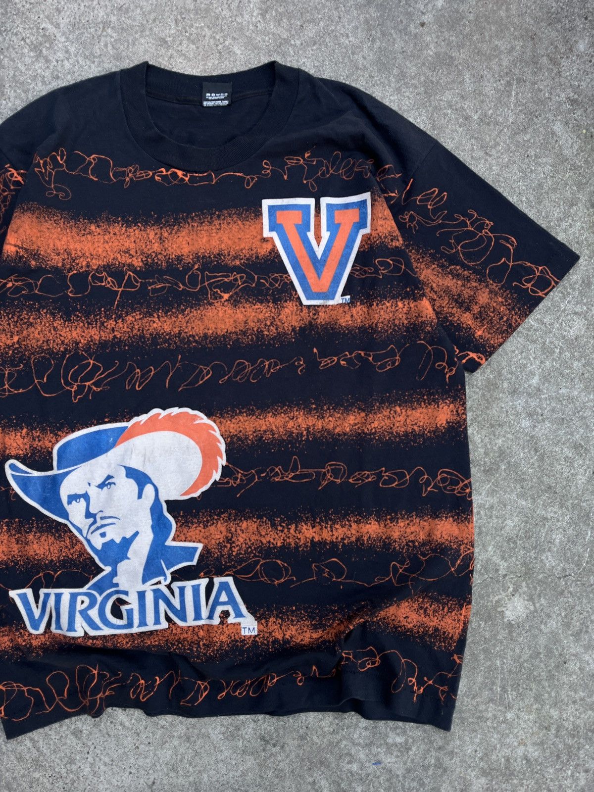 Band Tees × Vintage Vintage 90’s NCAA Virginia Cavaliers All Over Print T Shirt Size US XL / EU 56 / 4 - 1 Thumbnail