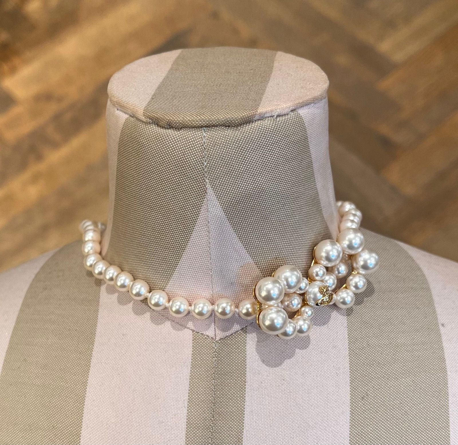 Vivienne Westwood o1f1d3z0525 Size: OS / Viviana Choker Necklace in Gold/White Size ONE SIZE - 1 Preview