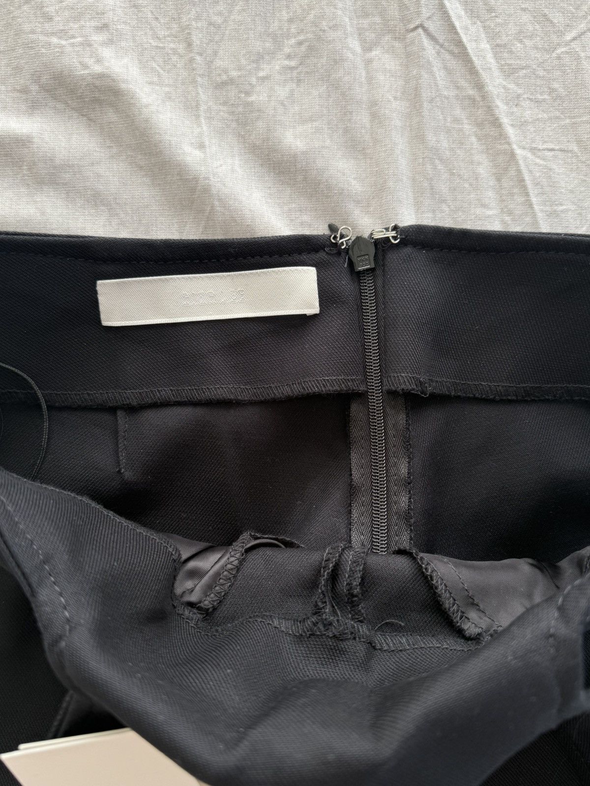 Dion Lee Dion Lee Y-front buckle cut-out trousers in black Size 23" - 5 Thumbnail
