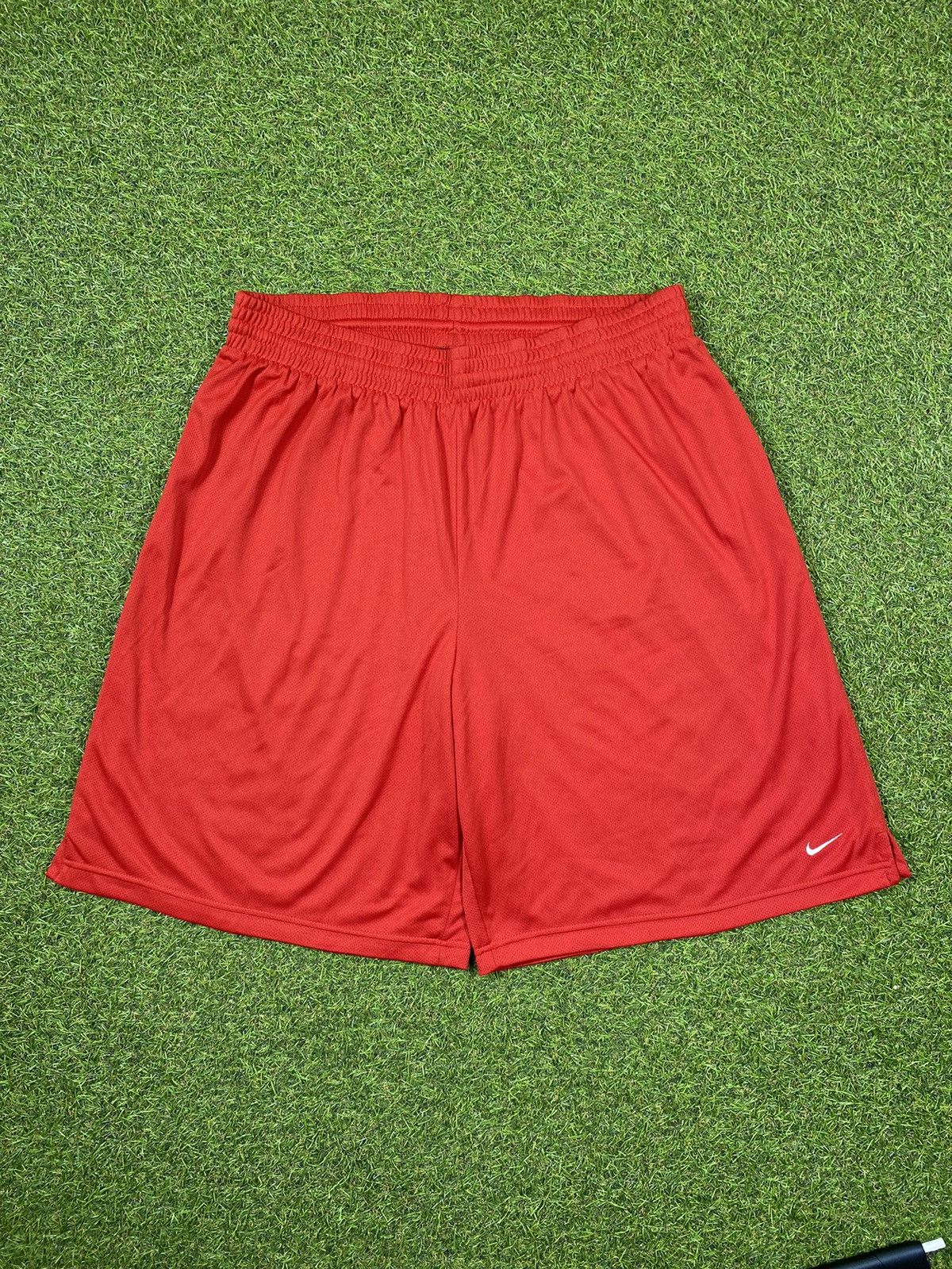 Nike Vintage Nike shorts streetwear swoosh casual y2k size XL Size US 36 / EU 52 - 1 Thumbnail
