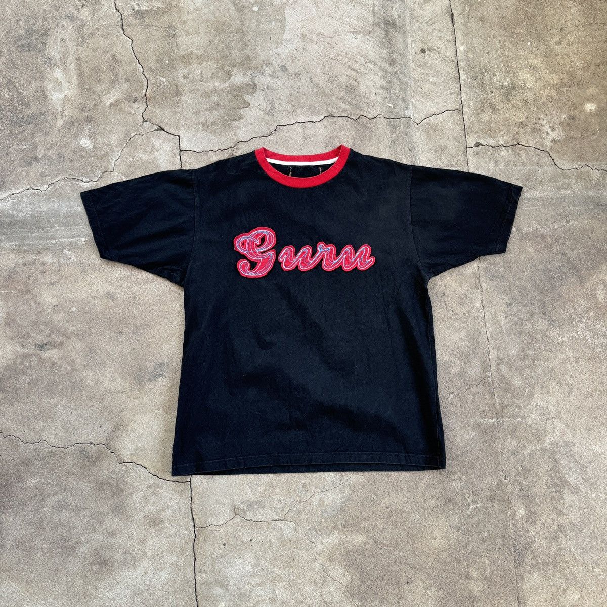 Vintage Vintage 00's Guru Logo T-Shirt Size US L / EU 52-54 / 3 - 1 Thumbnail