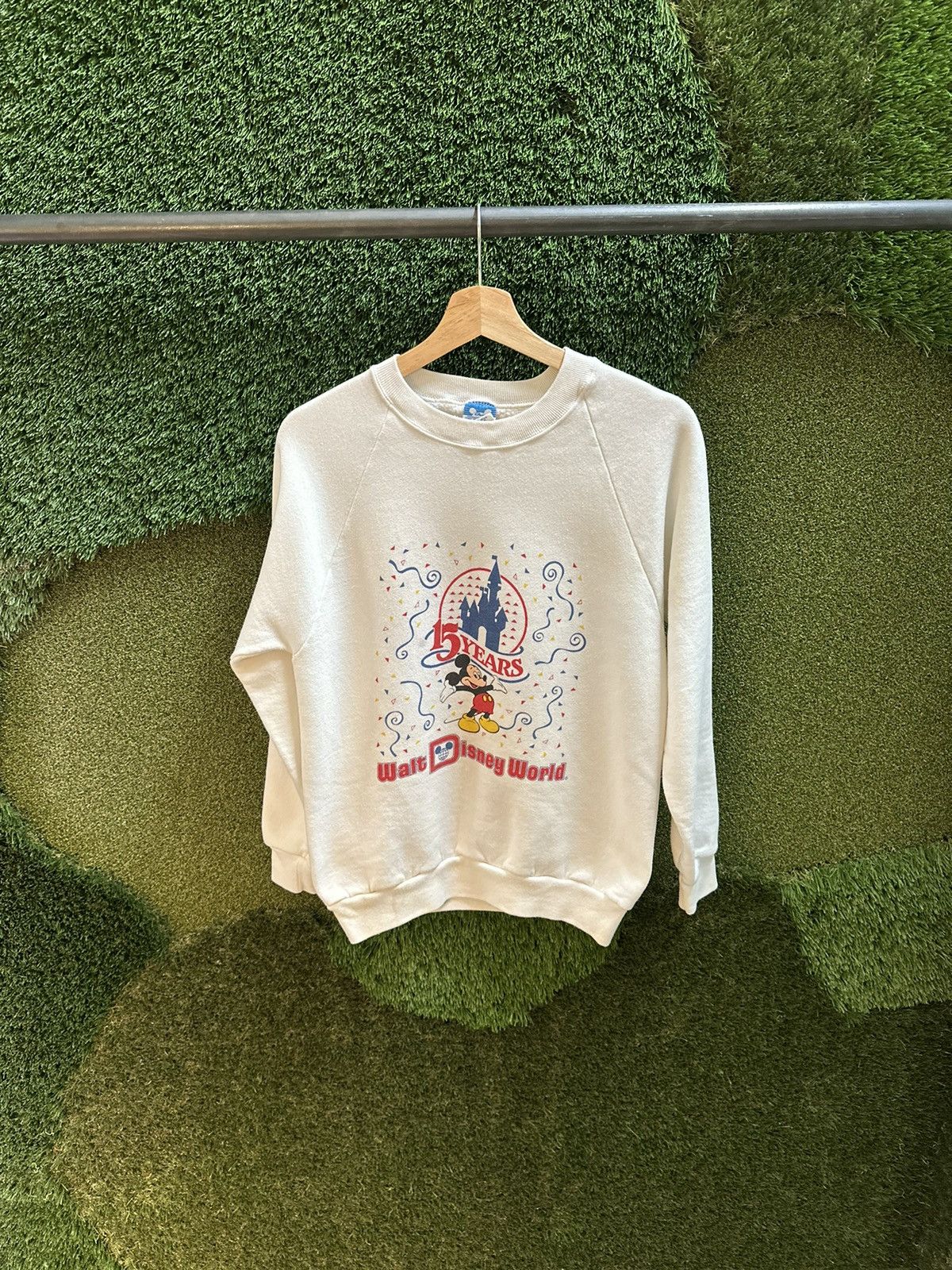 Disney × Vintage Vintage 1980s Disneyworld 15 Years Mickey Castle Crewneck Size US M / EU 48-50 / 2 - 1 Thumbnail